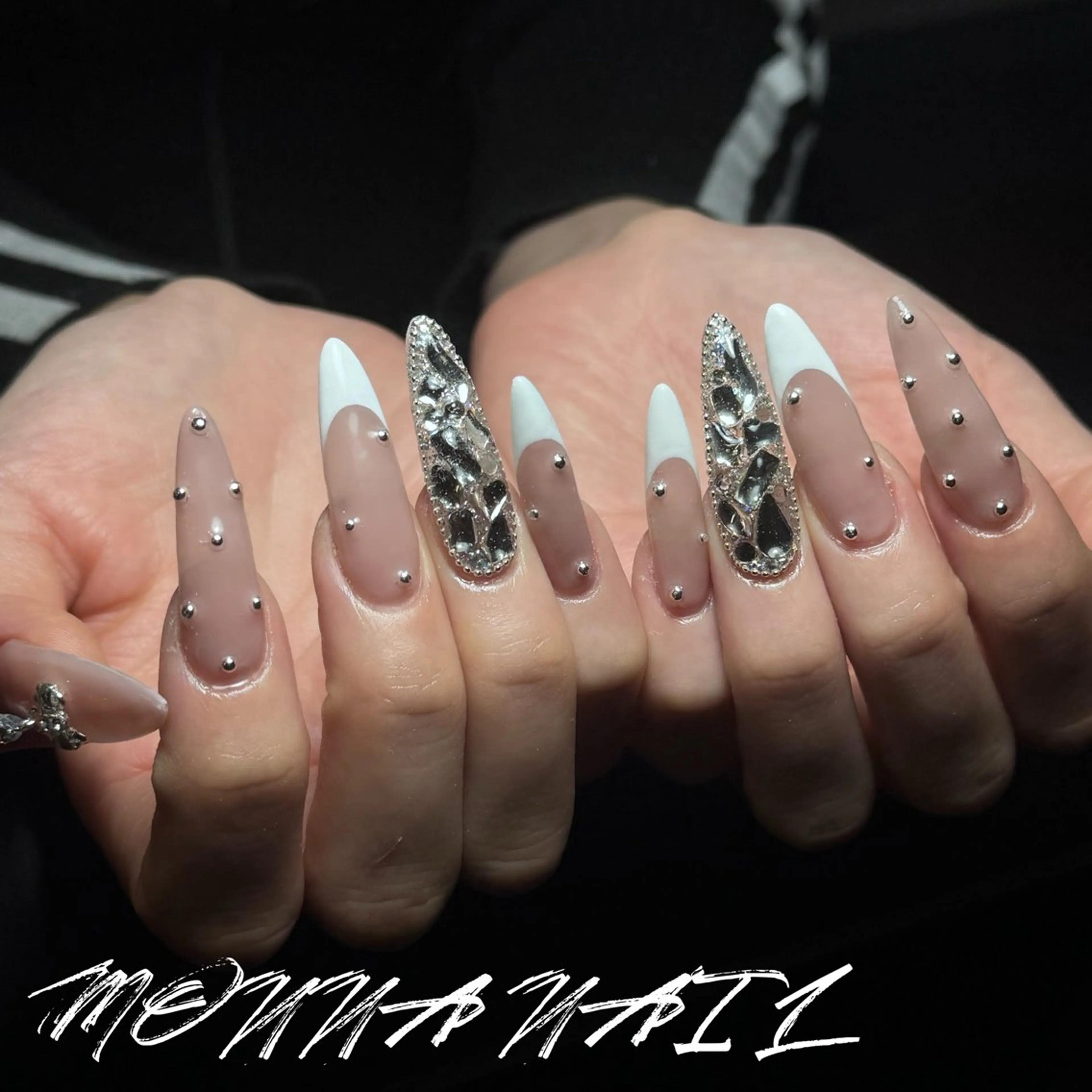 ネイル フレンチネイル ゴージャス ロングネイル ピンク シルバー ハンドネイル モンナ CCのネイルデザイン