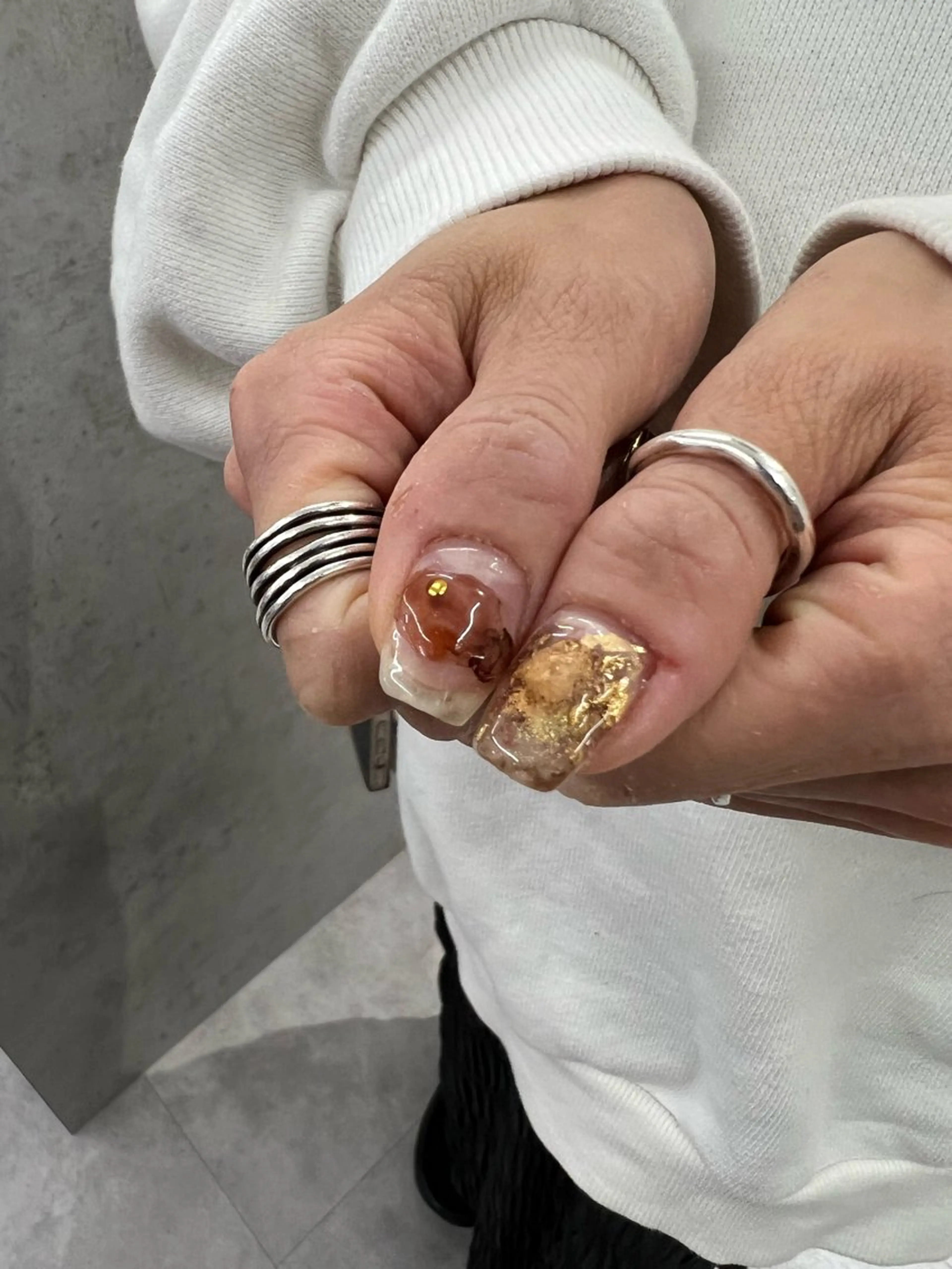 ネイル ブラウン ゴールド ハンドネイル ハンドケア Bana_ Nailのネイルデザイン