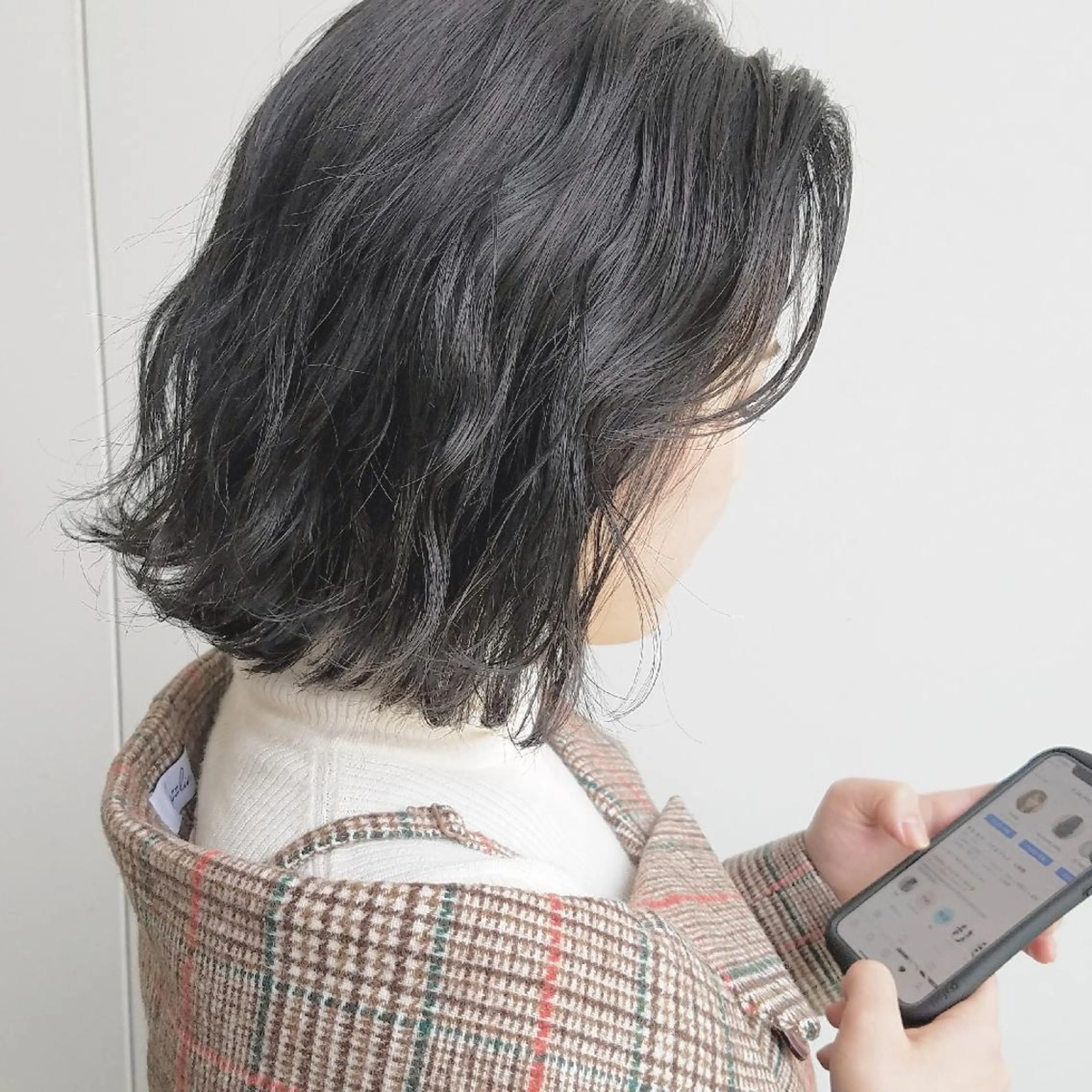 カラー ミディアム グレージュ iplus✴ まつげ、眉毛、耳つぼのマツエク・マツパデザイン