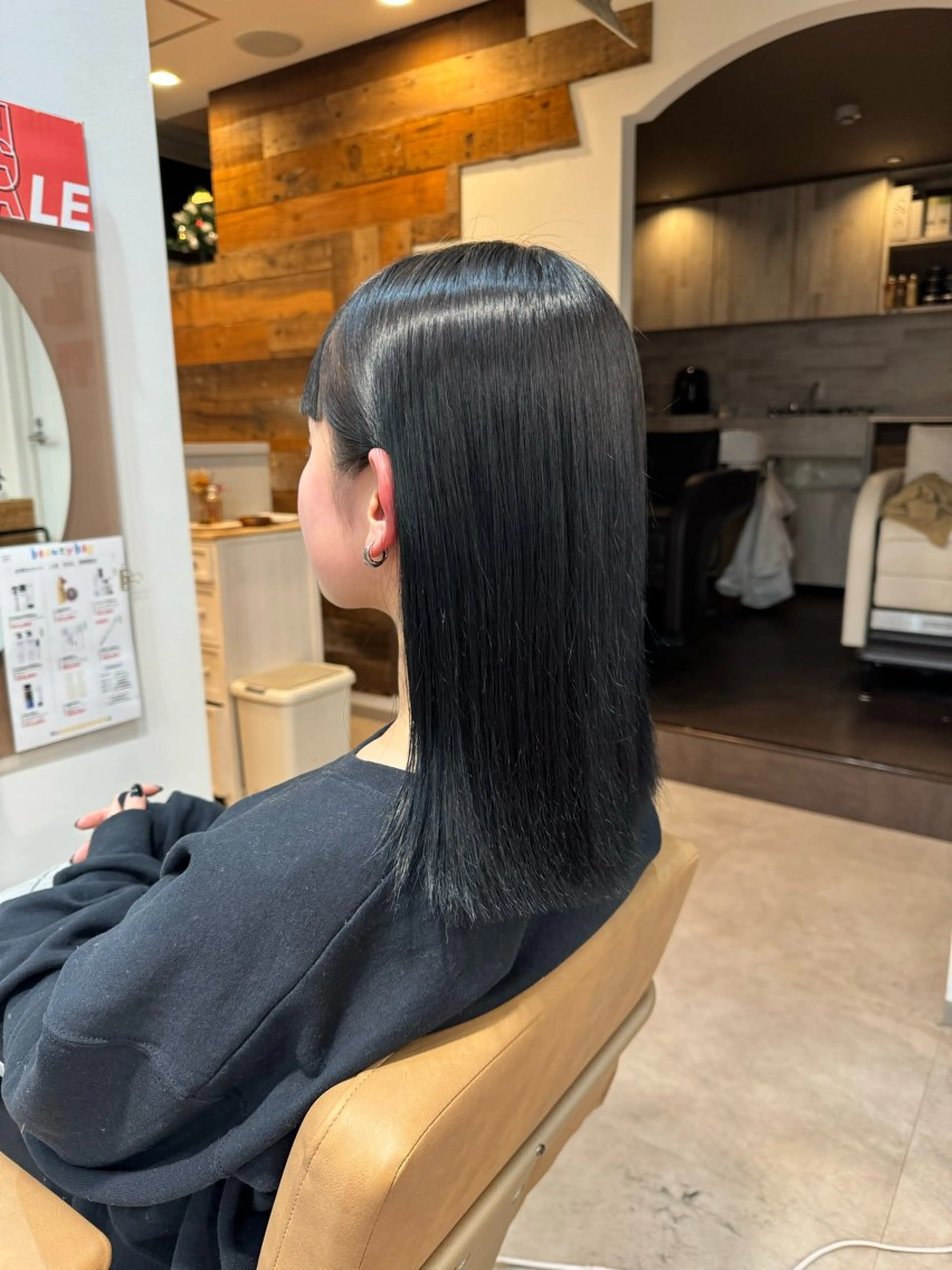ミディアム 水口 莉央のヘアスタイル