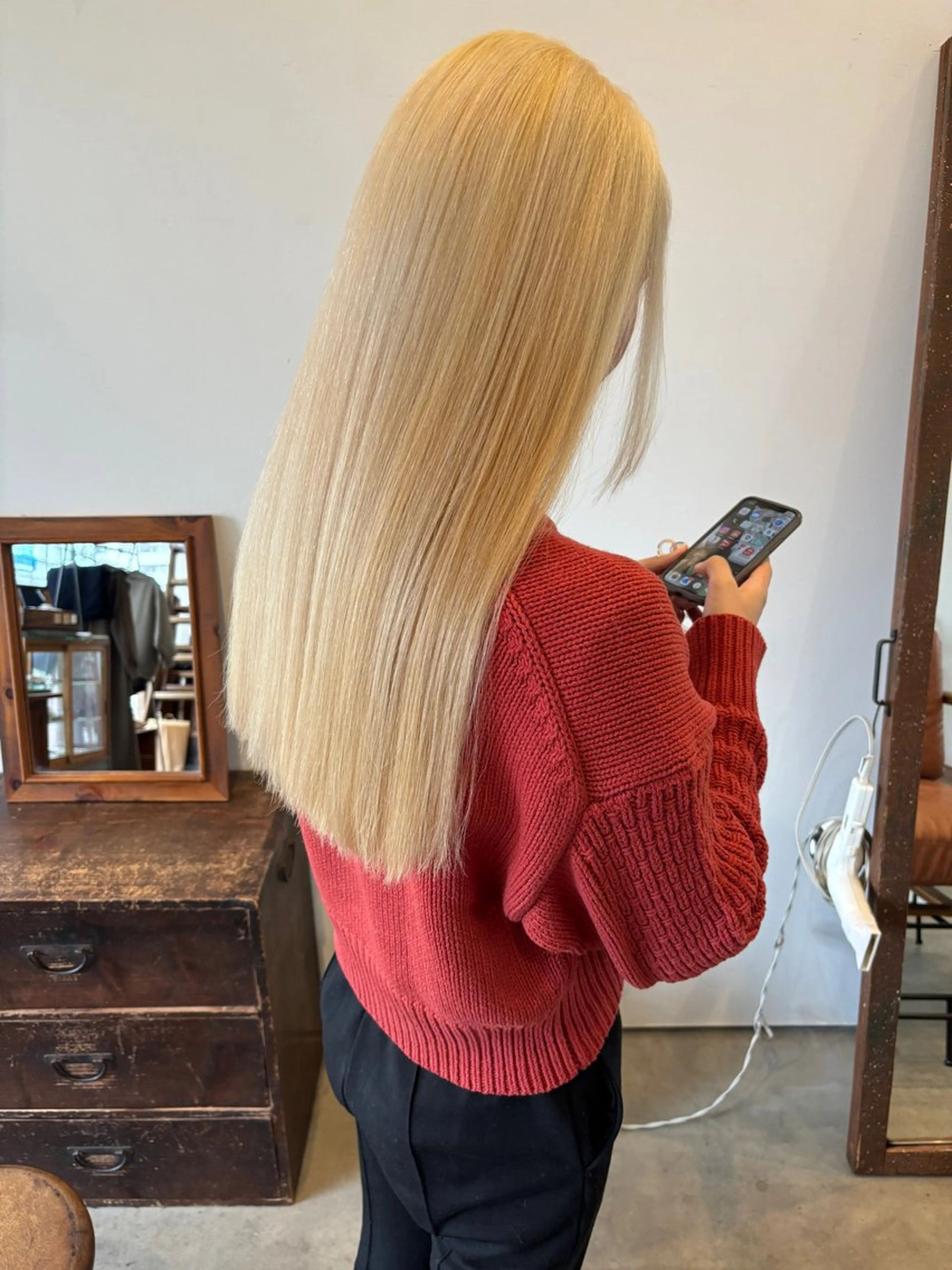 ロング カラー ブリーチ 抜きっぱなしブロンド 佐藤 旭のヘアスタイル