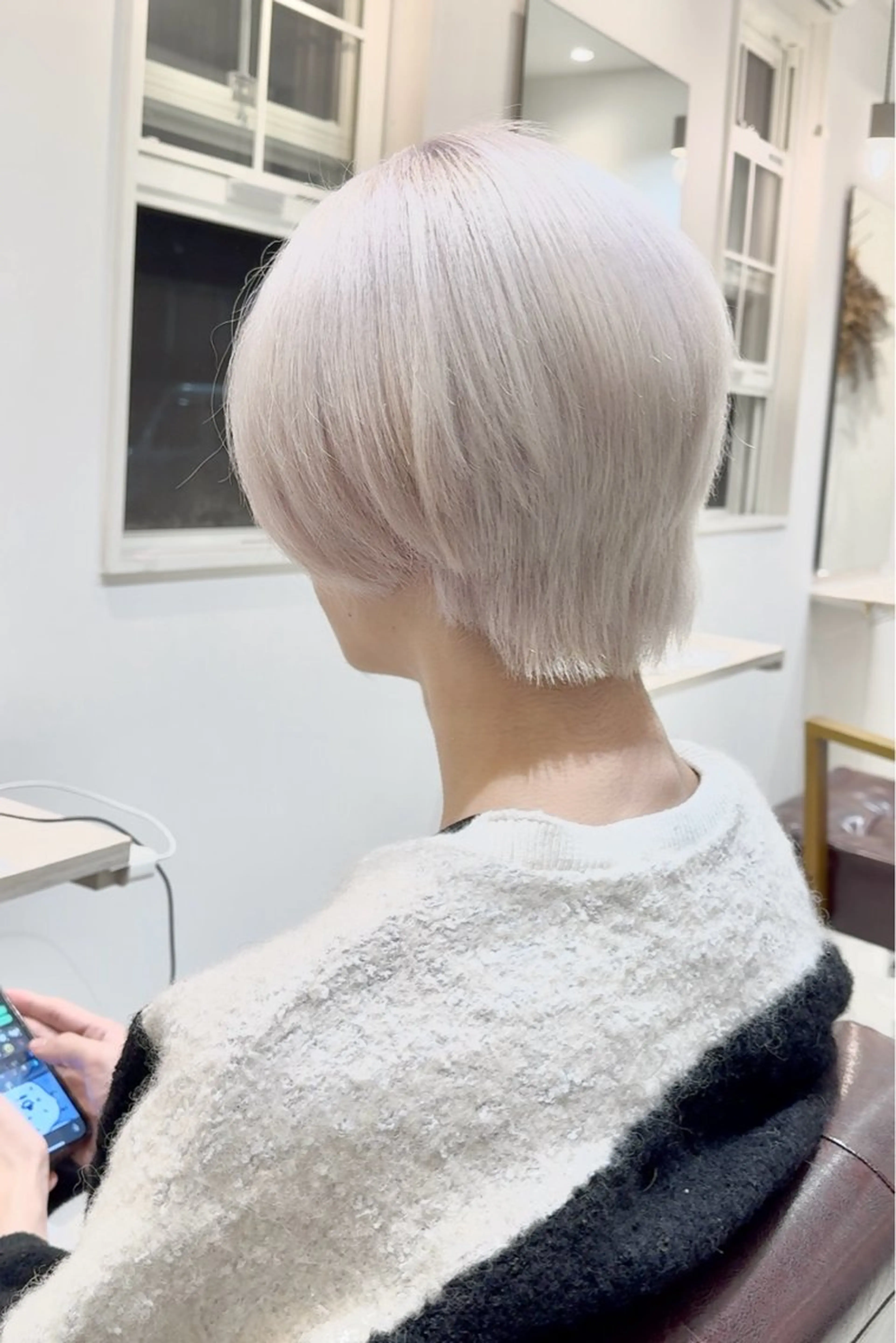 カラー 切りっぱなしボブ バレイヤージュ ベージュカラー ブリーチ ブロンド ヘアカラー honoハイトーン Lote.一宮のヘアスタイル