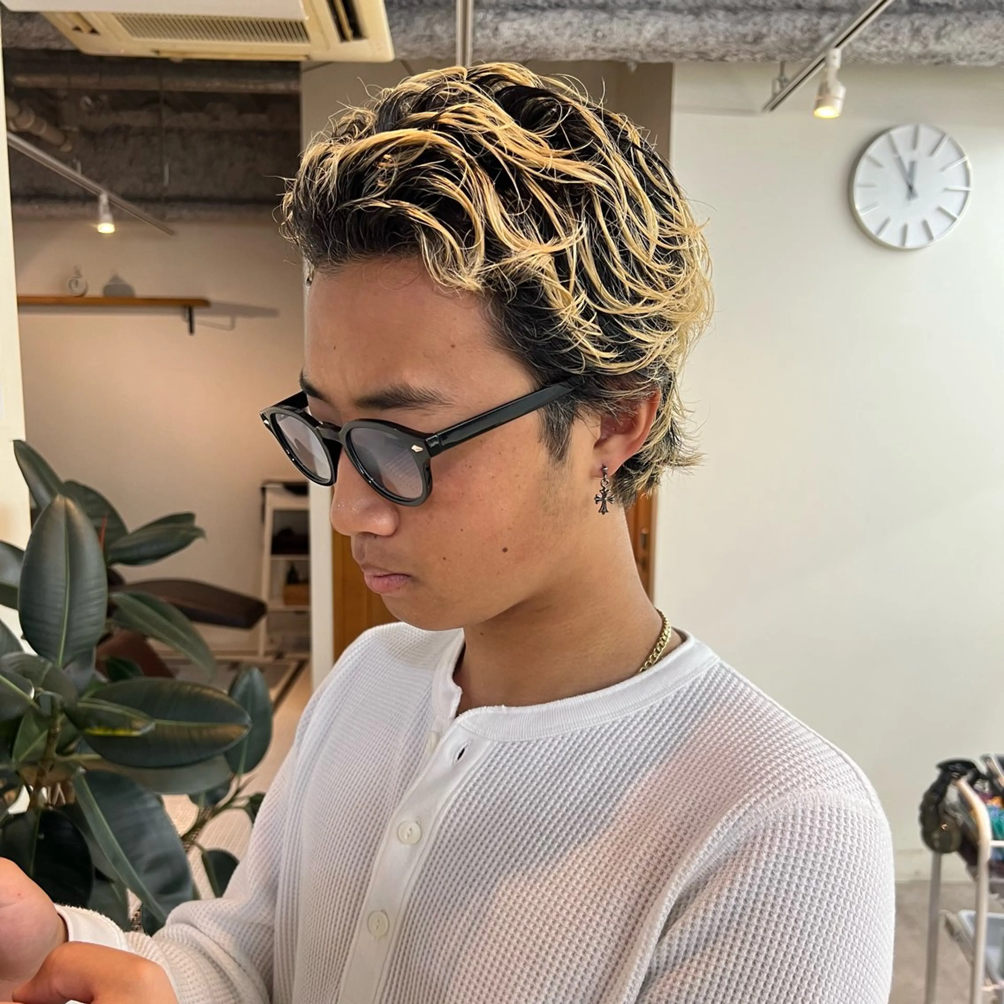 ショート メンズ くせ毛 ショートヘア カット SHUNメンズパーマ スパイキーショートのヘアスタイル