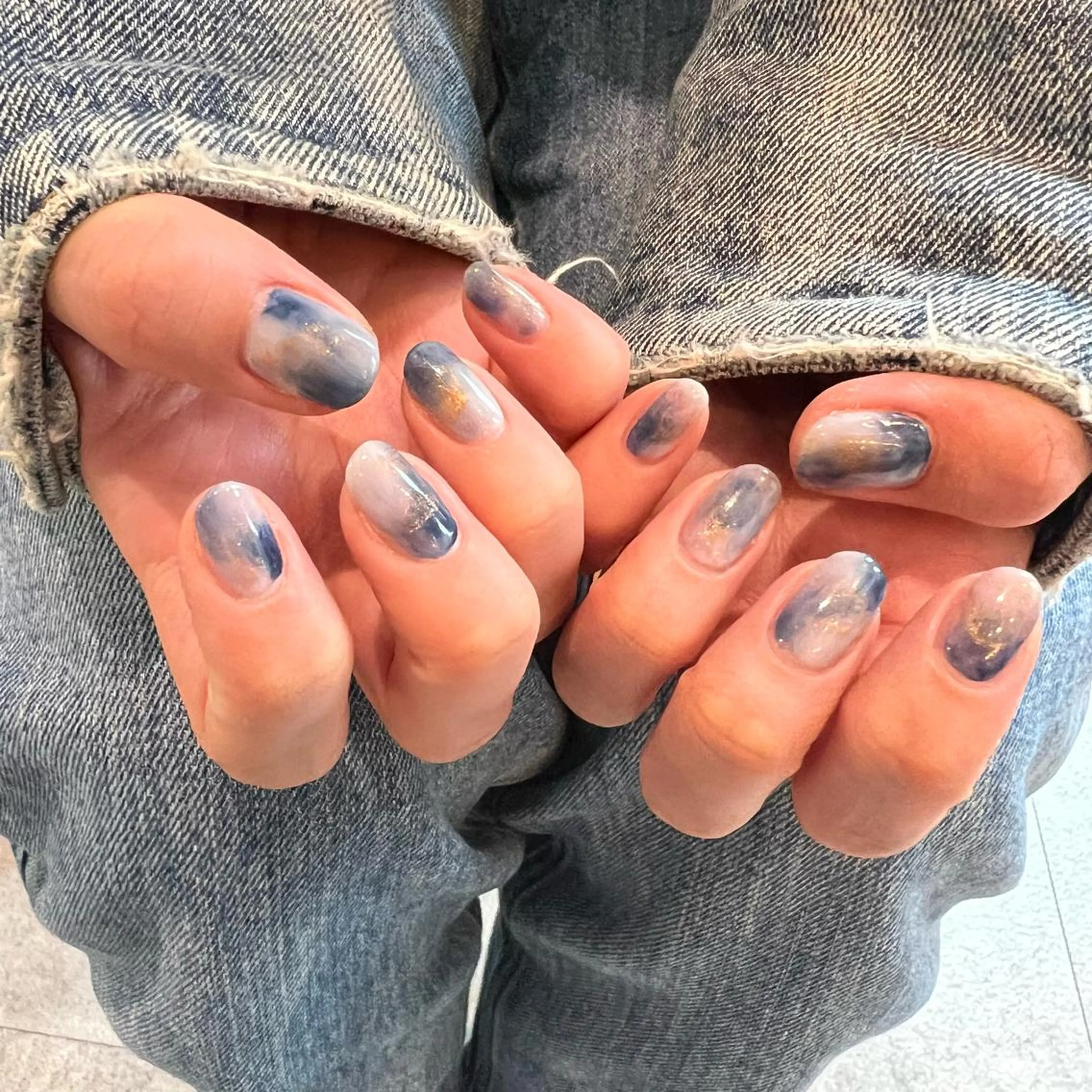 ネイル ネイビー ニュアンスネイル sode shioriのネイルデザイン