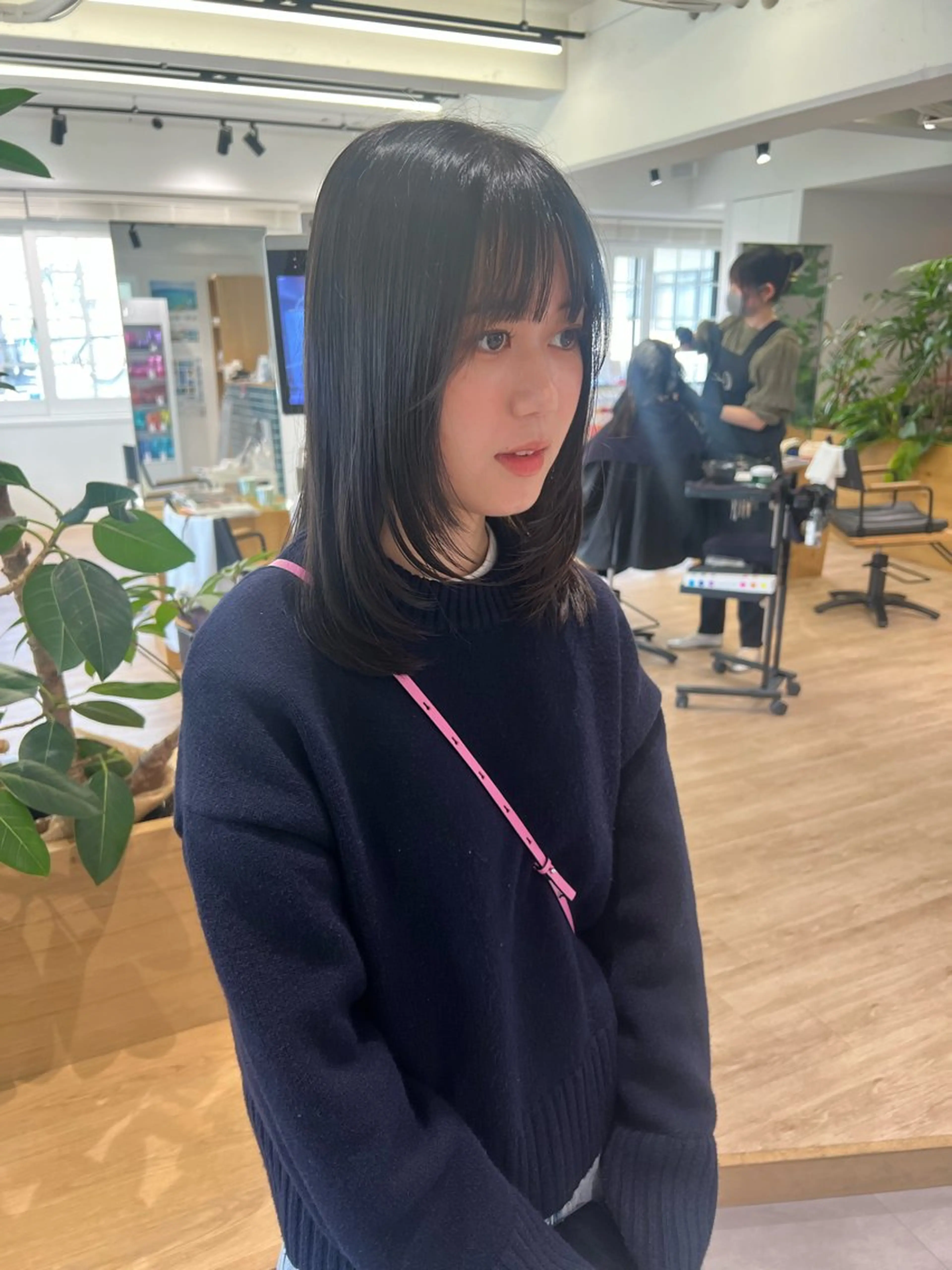 ミディアム カット 田中 愛梨のヘアスタイル