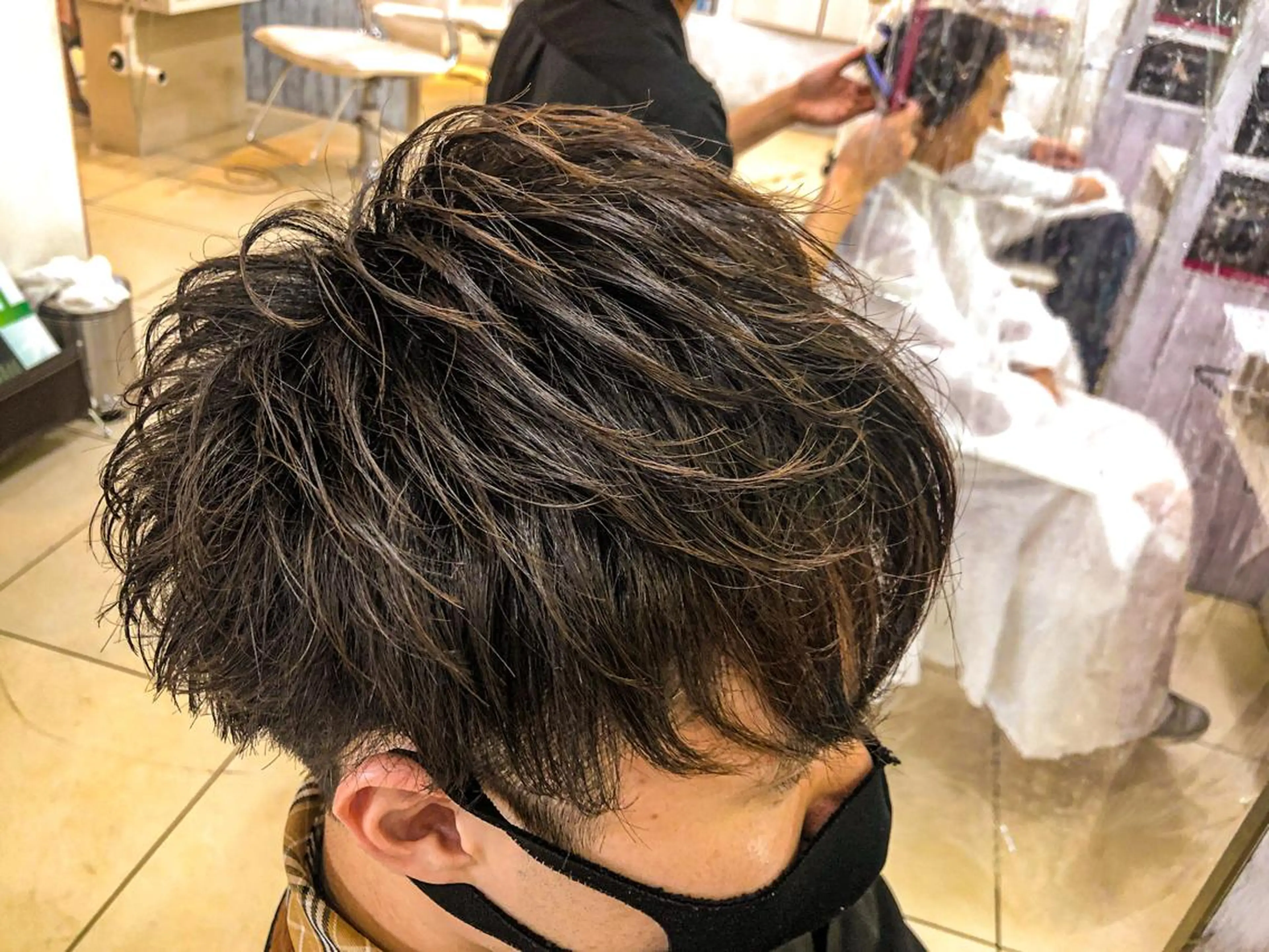 ショート パーマ メンズ マッシュ メンズパーマ スパイラルパーマ カルマ・ニュアンス パーマ　須田龍世のヘアスタイル