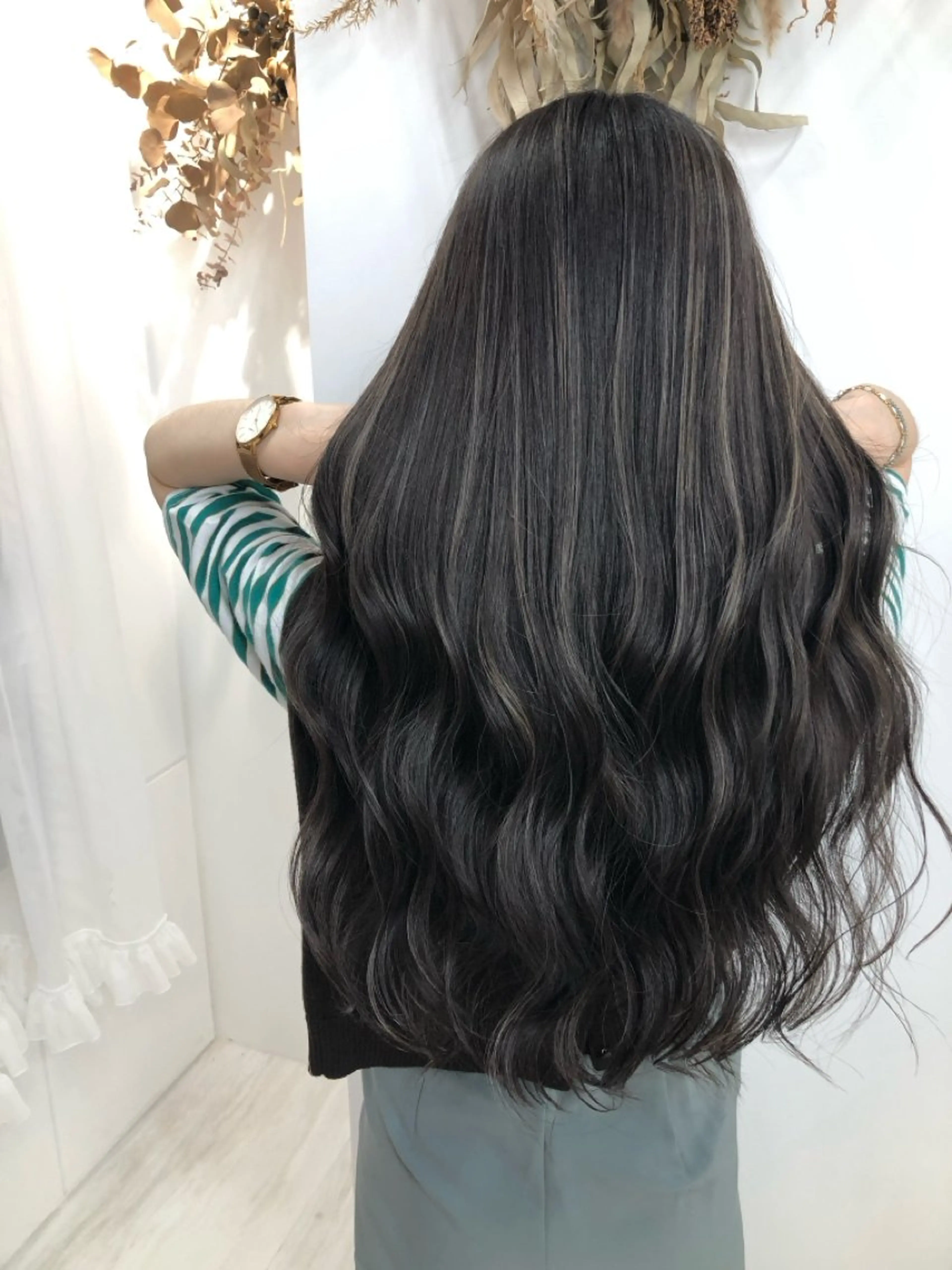 ロング Charmant【シェルマン】所属・〘Charmant〙 レイのヘアスタイル