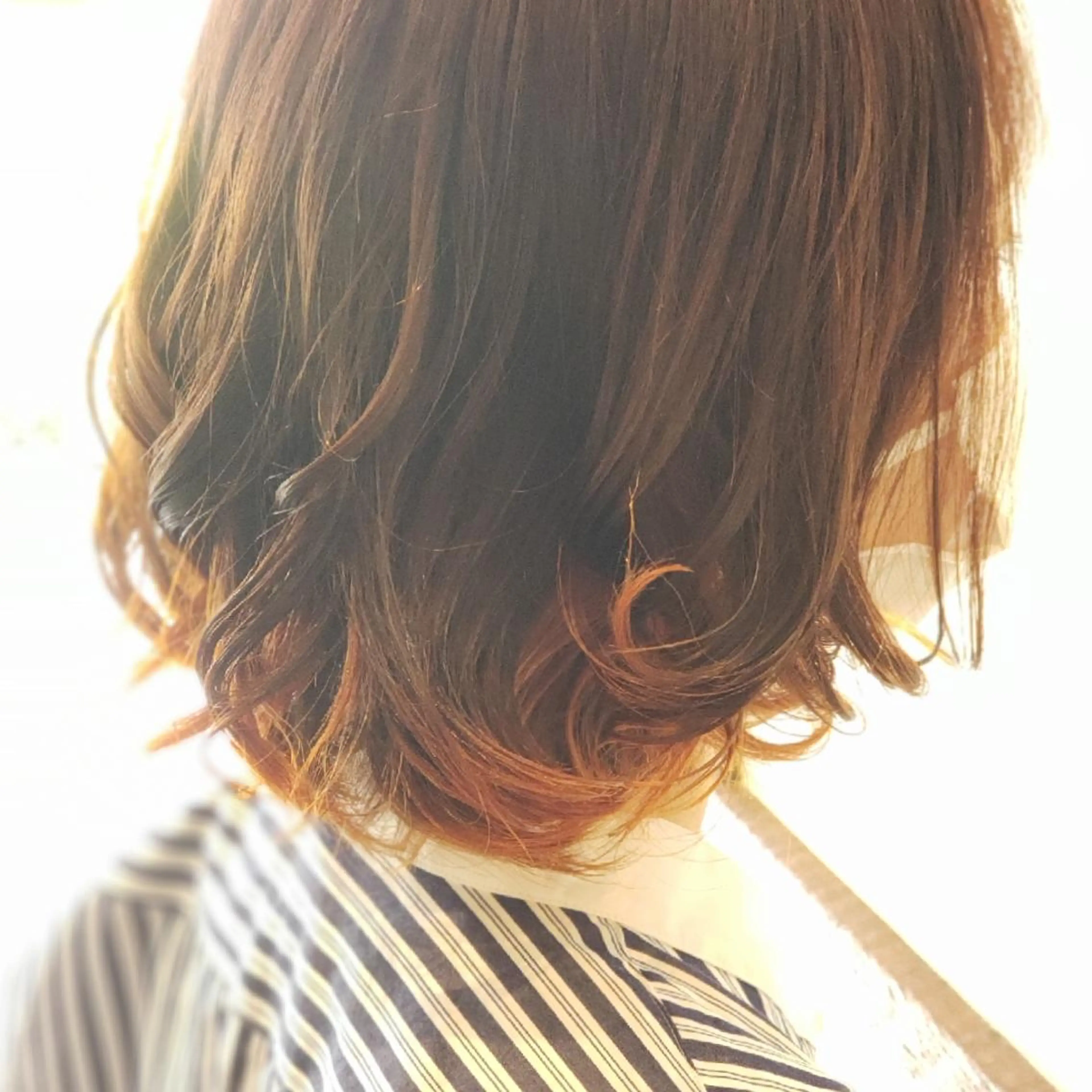 ショート カラー グラデーションカラー オレンジ ショートヘア 美容室SAKU  馬橋店所属・槌本 健成のヘアスタイル