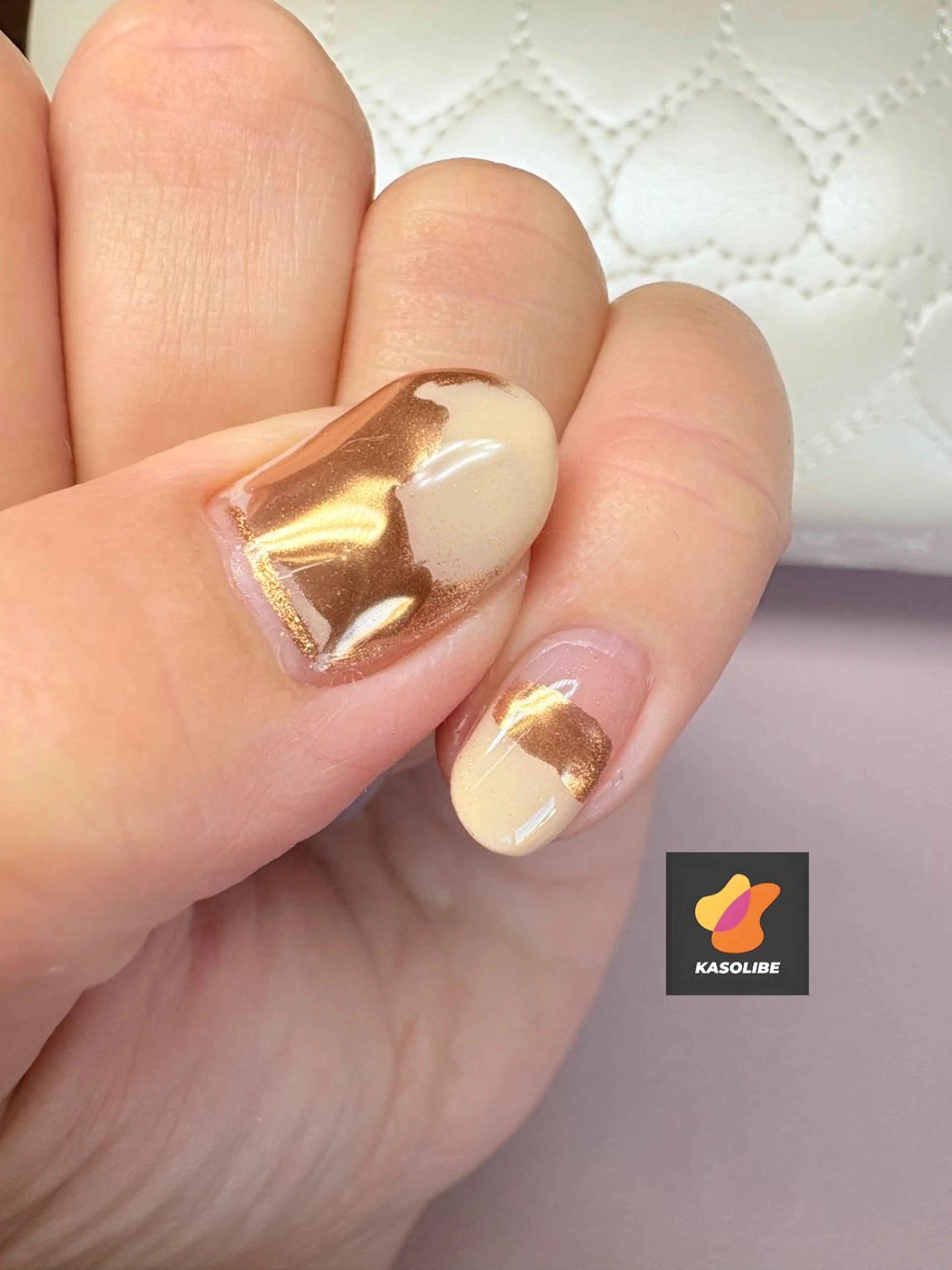 ネイル アートネイル ゴールド キラキラネイル ミラーネイル ハンドネイル kasolibe【カソリベ】所属・kasolibe 【カソリベ】のネイルデザイン
