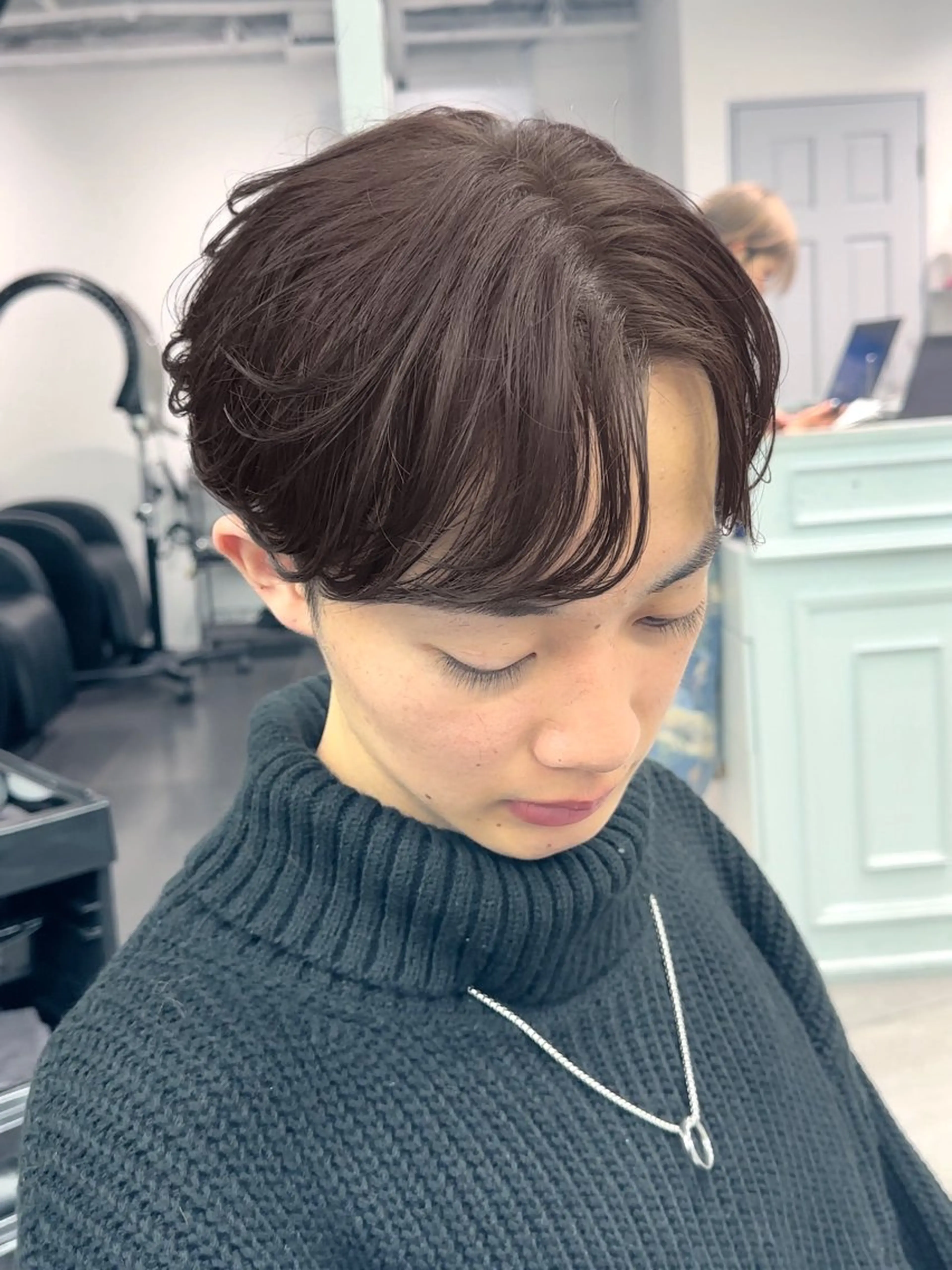 メンズ メンズブリーチ センターパート メンズパーマ 岐津公太 メンズ縮毛矯正のプロのヘアスタイル