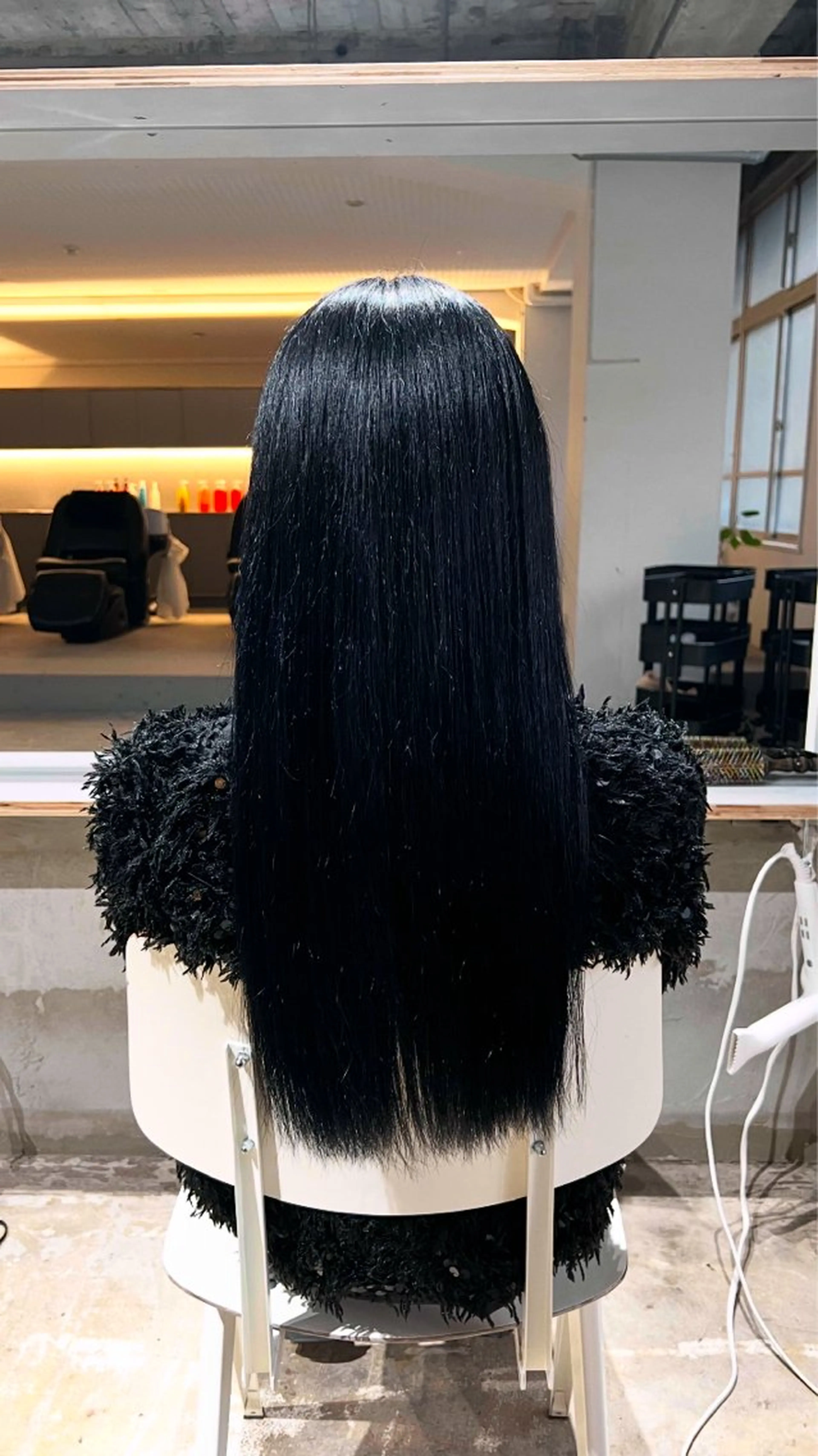 カラー 黒髪 ブリーチ ブルーカラー ブルーブラック ヘアカラー 夏見 柚羽のヘアスタイル