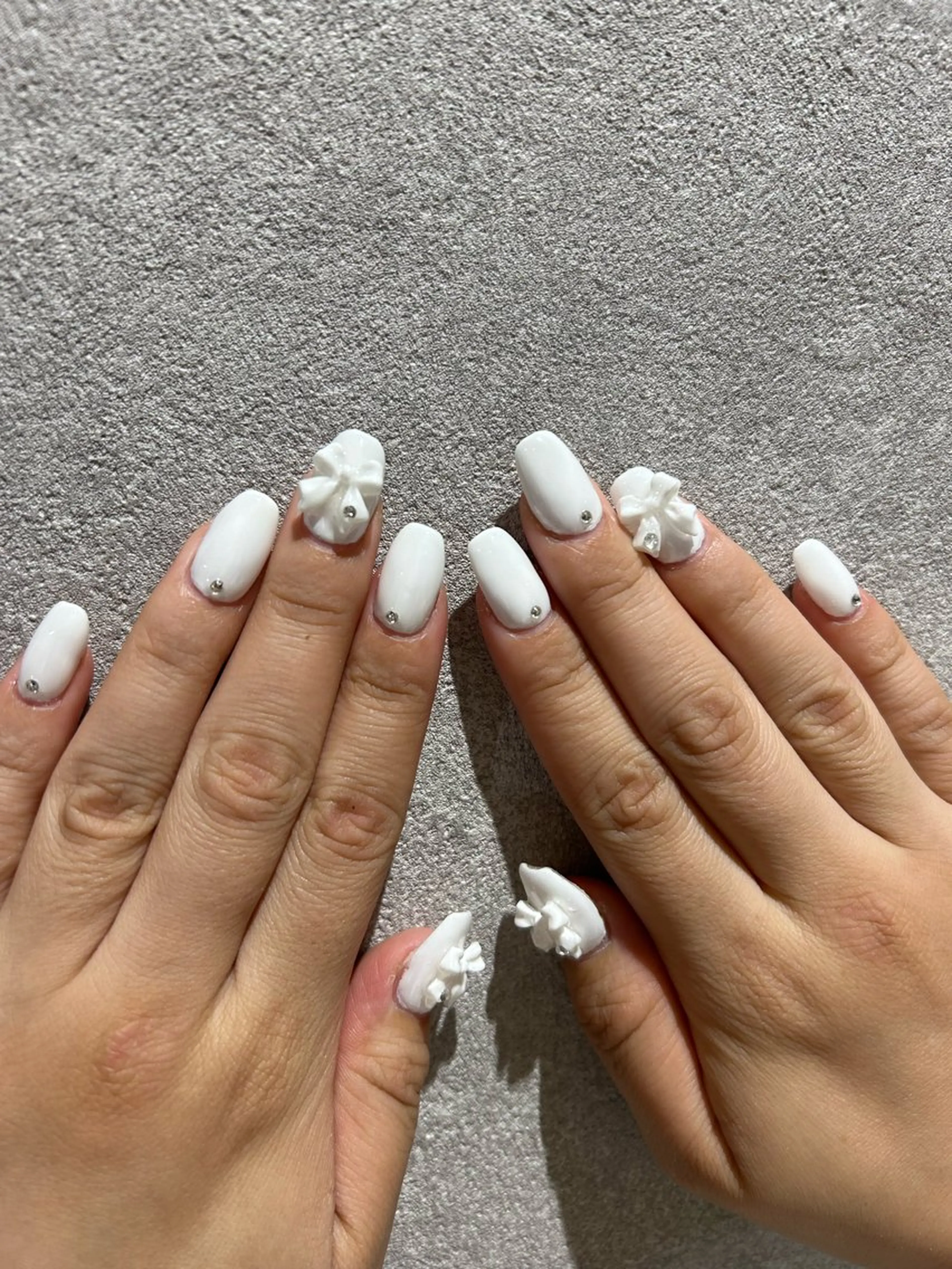 ネイル ホワイト 大山 なつみのネイルデザイン