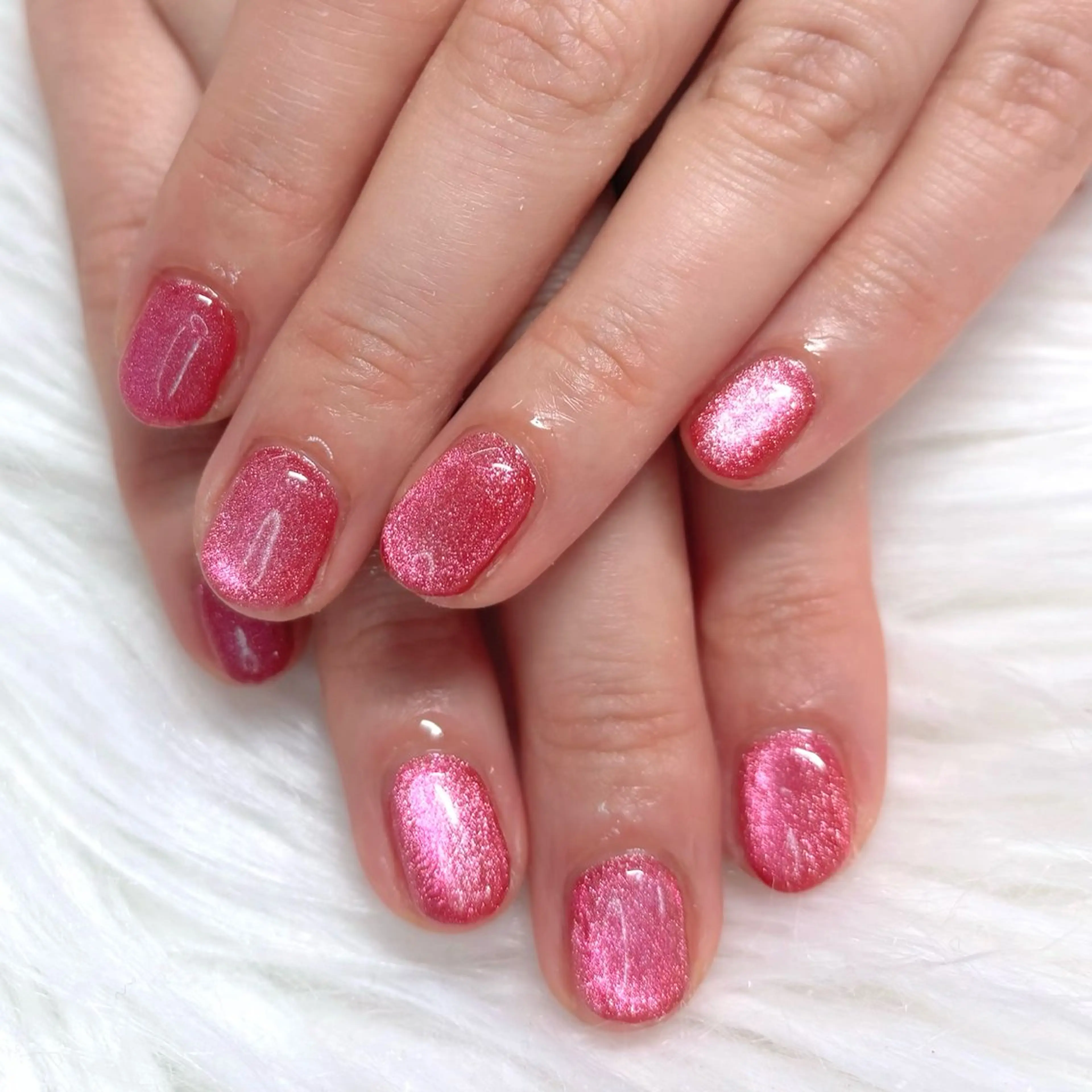 ネイル キラキラネイル マグネットネイル 赤色 ハンドネイル Noix nailのネイルデザイン