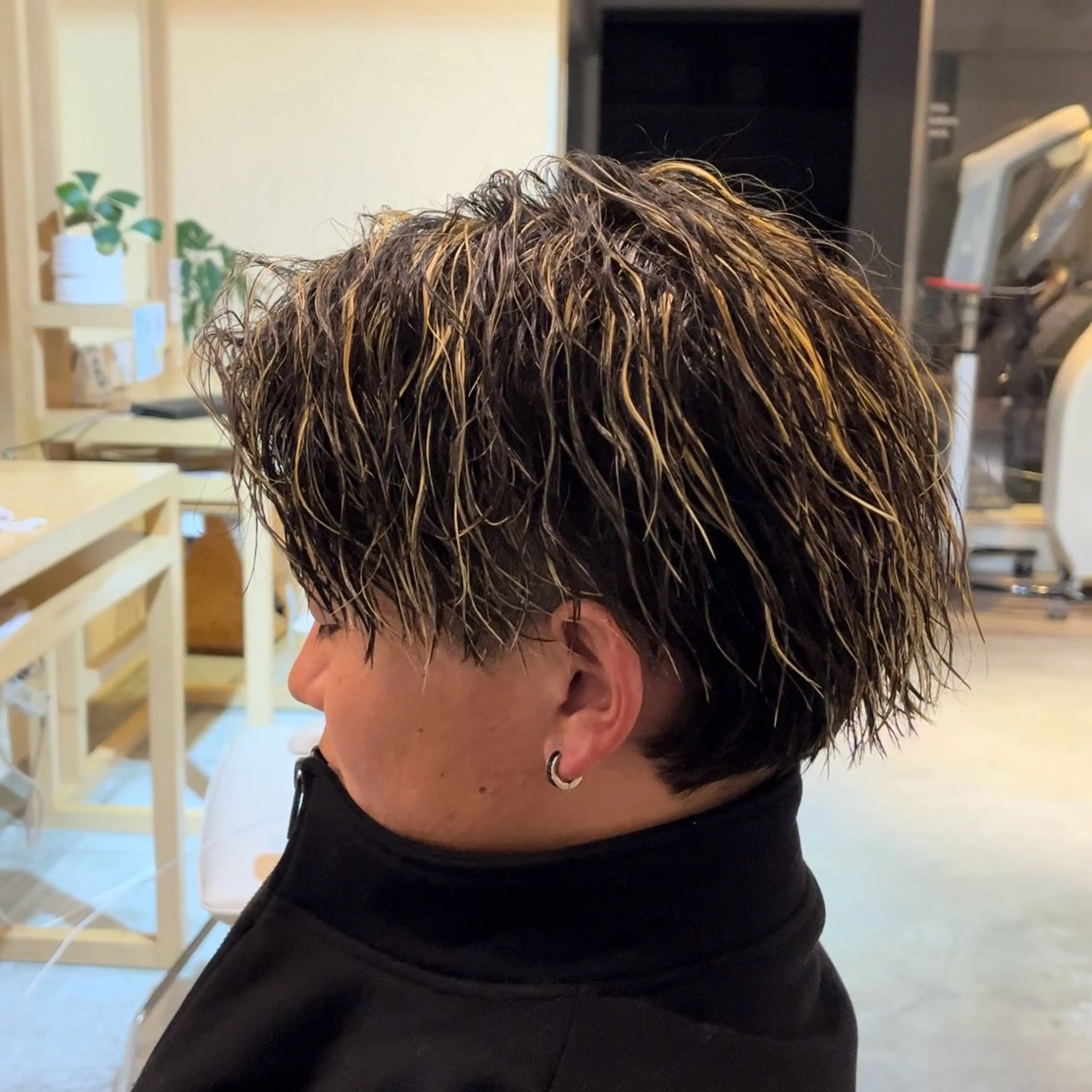 カラー メンズ メンズハイライト ハイライトカラー 岩室 廣海のヘアスタイル