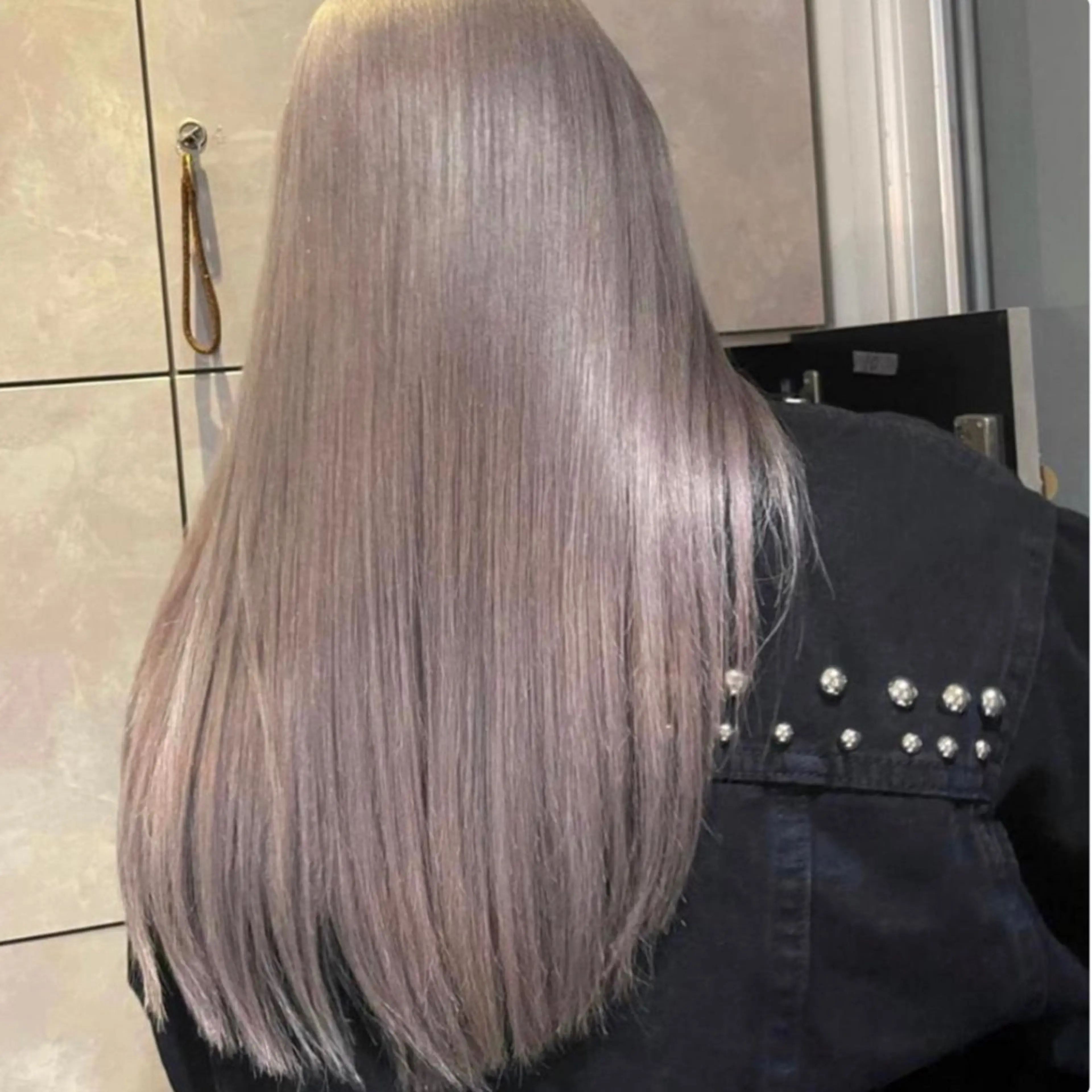 セミロング カラー ヘアカラー 🌹TikTok４万 ﾌｫﾛﾜｰ🌹AKIのヘアスタイル