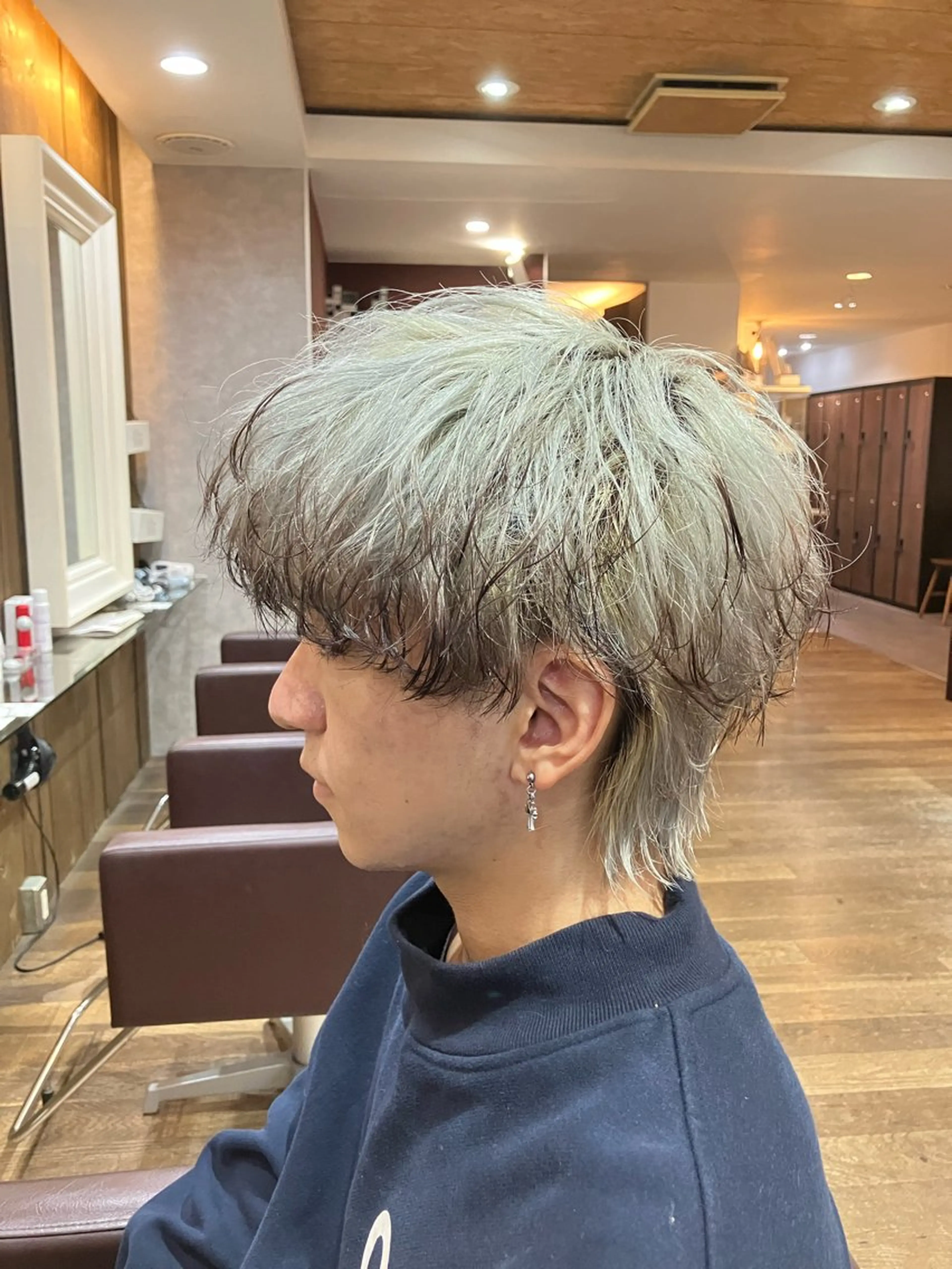 ショート カラー メンズ メンズウルフカット シルバー ウルフカット TAYA 心斎橋所属・山本 聖真のヘアスタイル