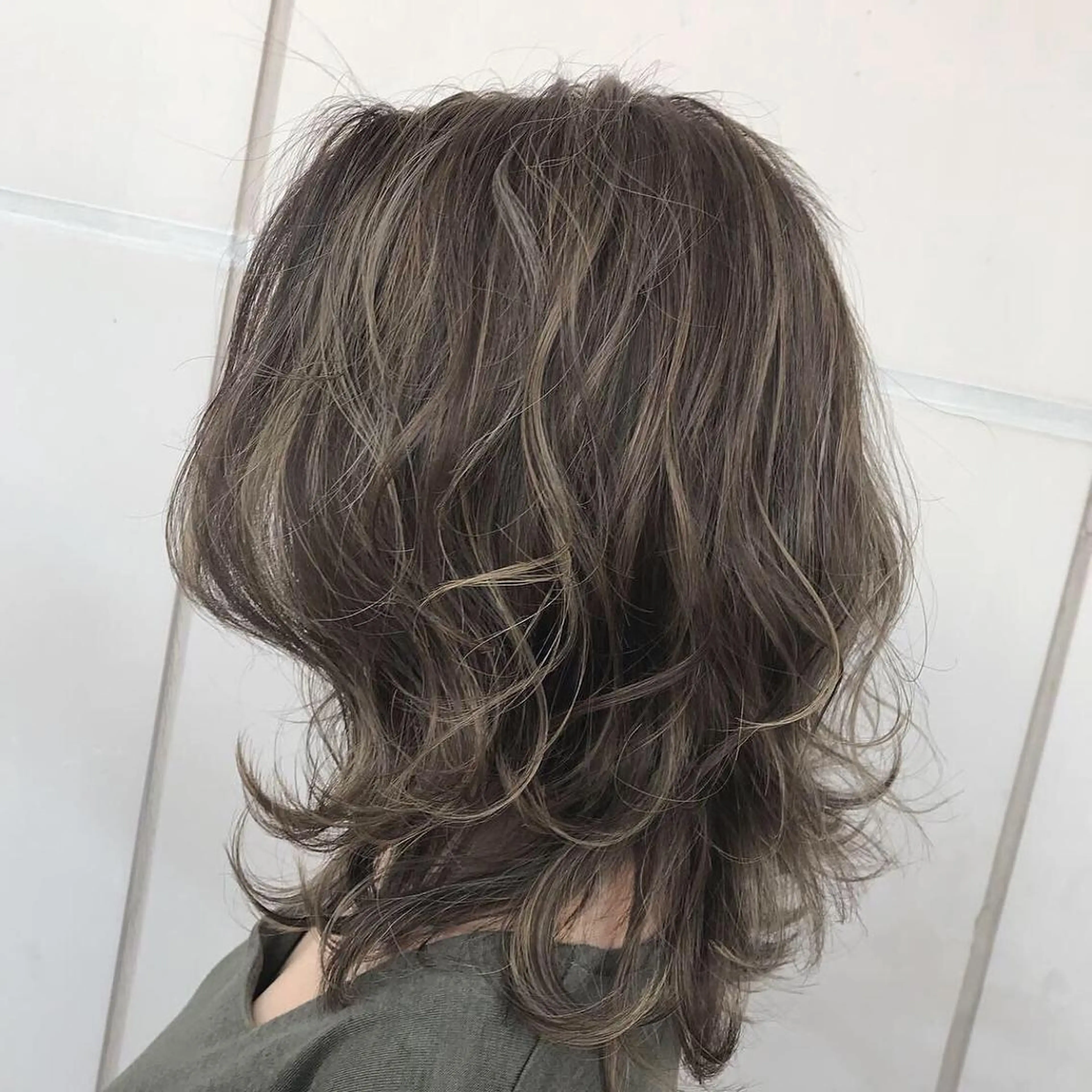 ミディアム カラー ヘアカラー 髪質改善will hairdesignのヘアスタイル