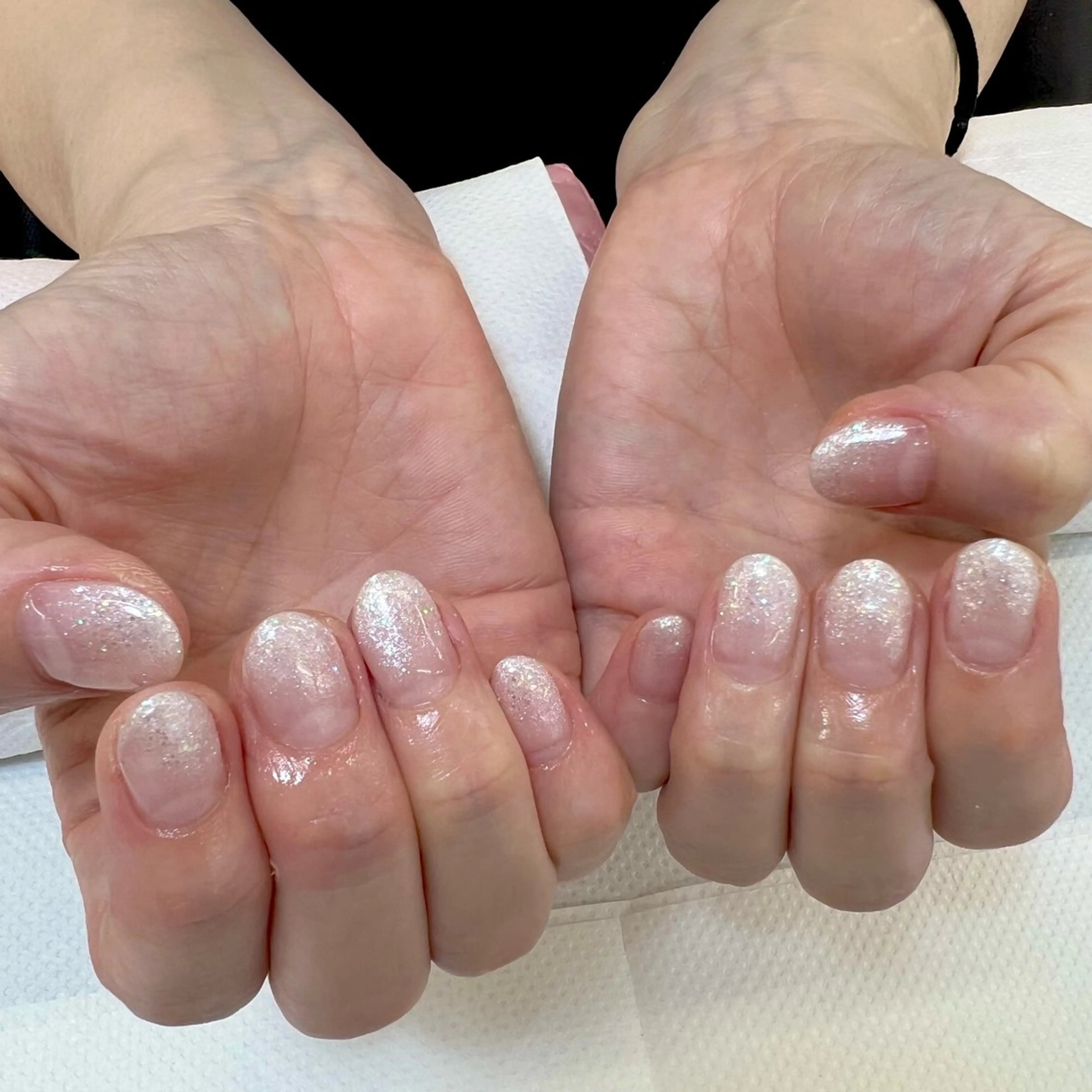 ネイル グラデーション ラメ(グリッター) ラメグラデーション ホワイト 【MAXKELLY】 KOBIKI🐾のネイルデザイン