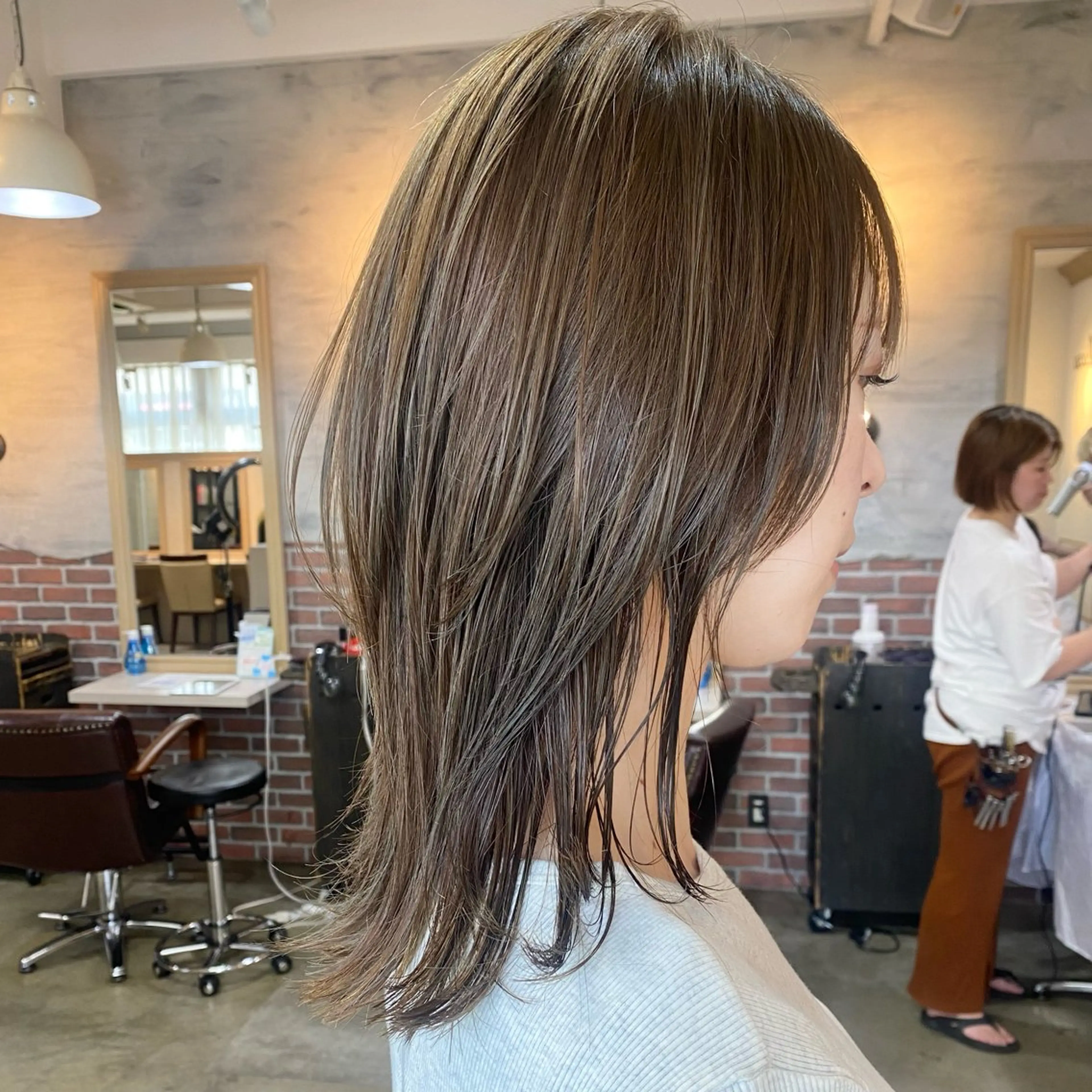 セミロング カラー レイヤーカット ウルフカット ウルフレイヤー カット ヘアカラー tocolaso 柏所属・根本 瑠実のヘアスタイル