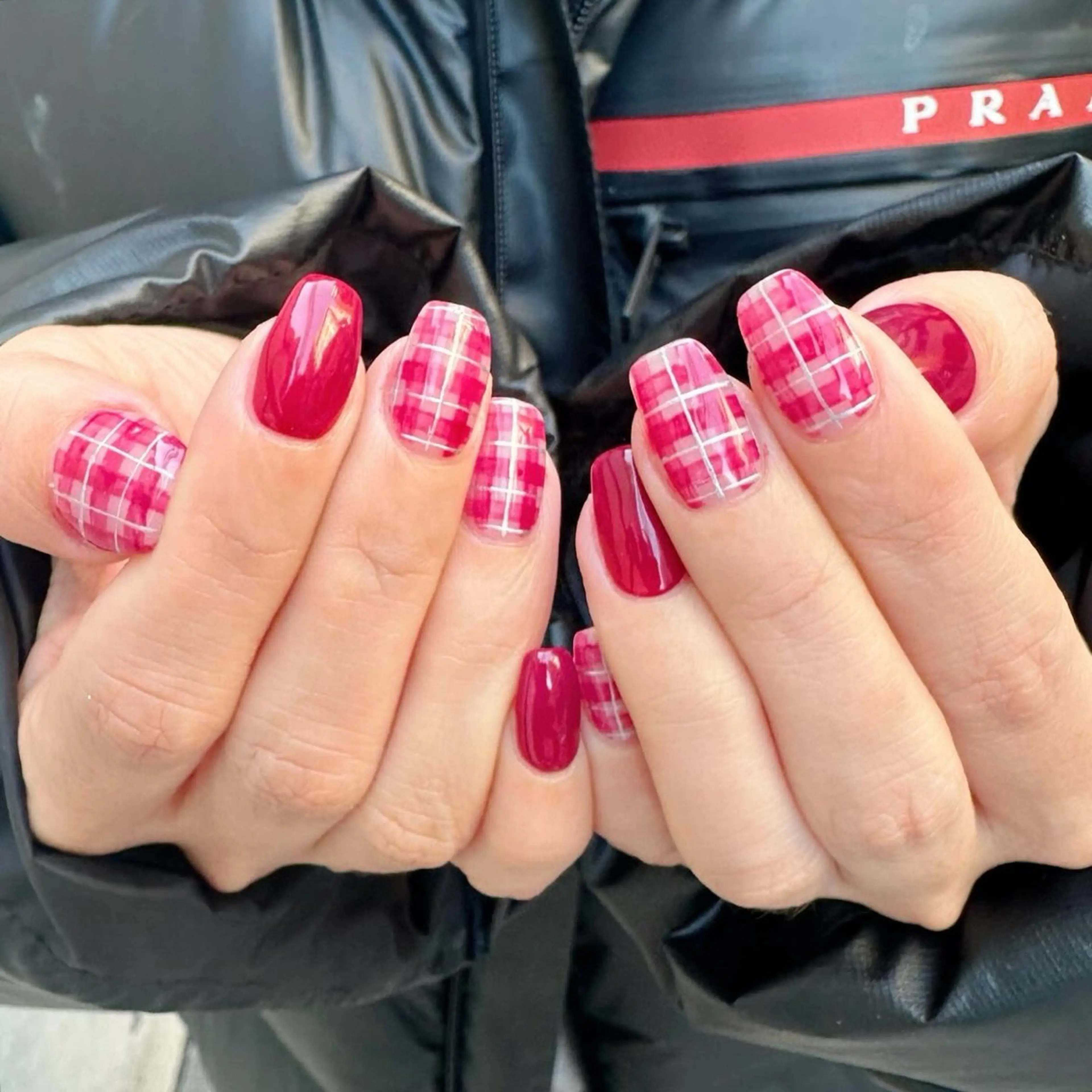 ネイル ボルドー 氷ネイル・うるうるネイル 韓国ネイル ニュアンスネイル 赤色 🪞KAPE NAIL 🪞のネイルデザイン