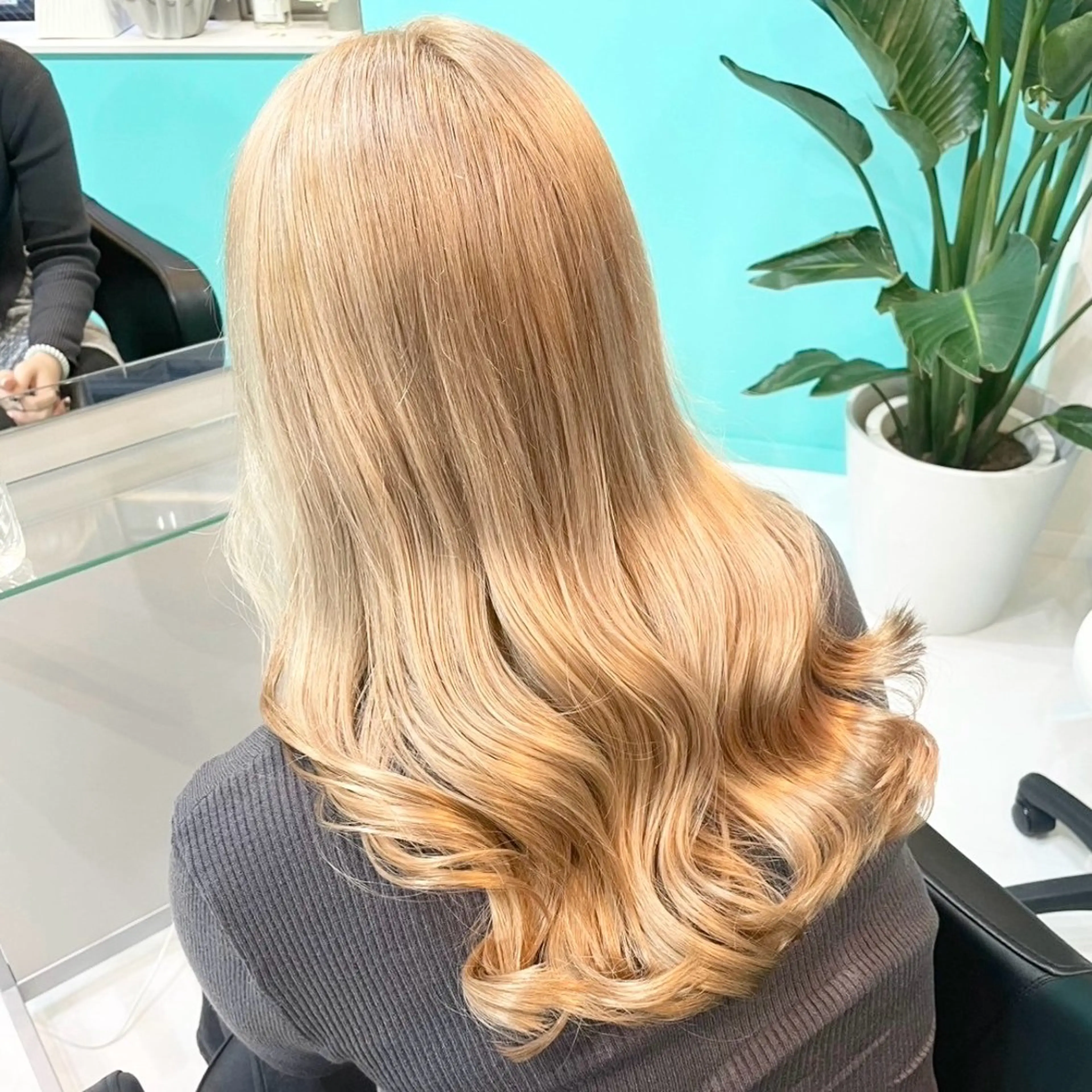ロング カラー グレージュ 艶/透明感 🫧カラーのヘアスタイル