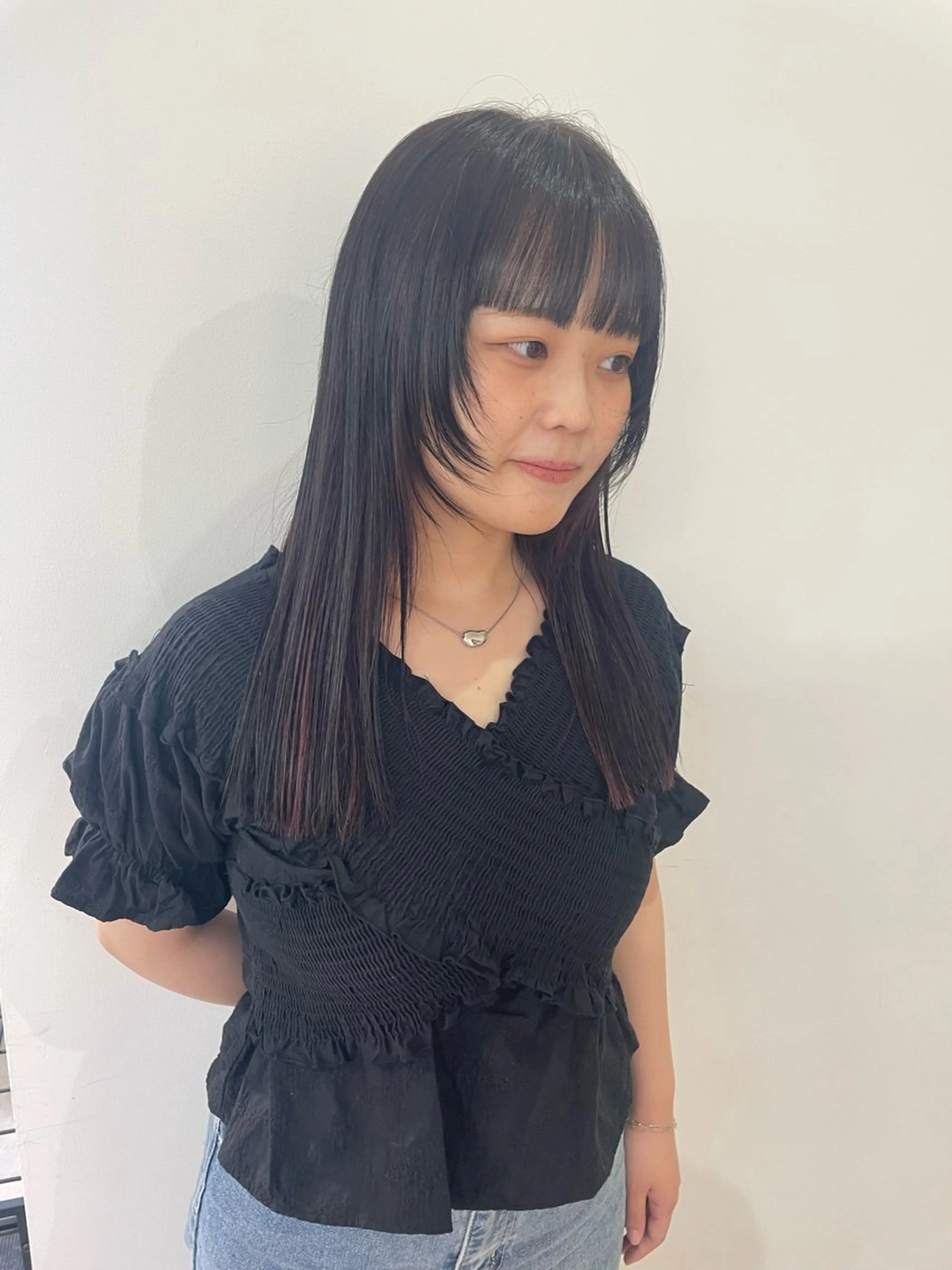 ミディアム カラー 顔まわりレイヤー レイヤーカット カット ヘアカラー トリートメント MIU/ルーツカラー ボブ/顔周りレイヤーのヘアスタイル