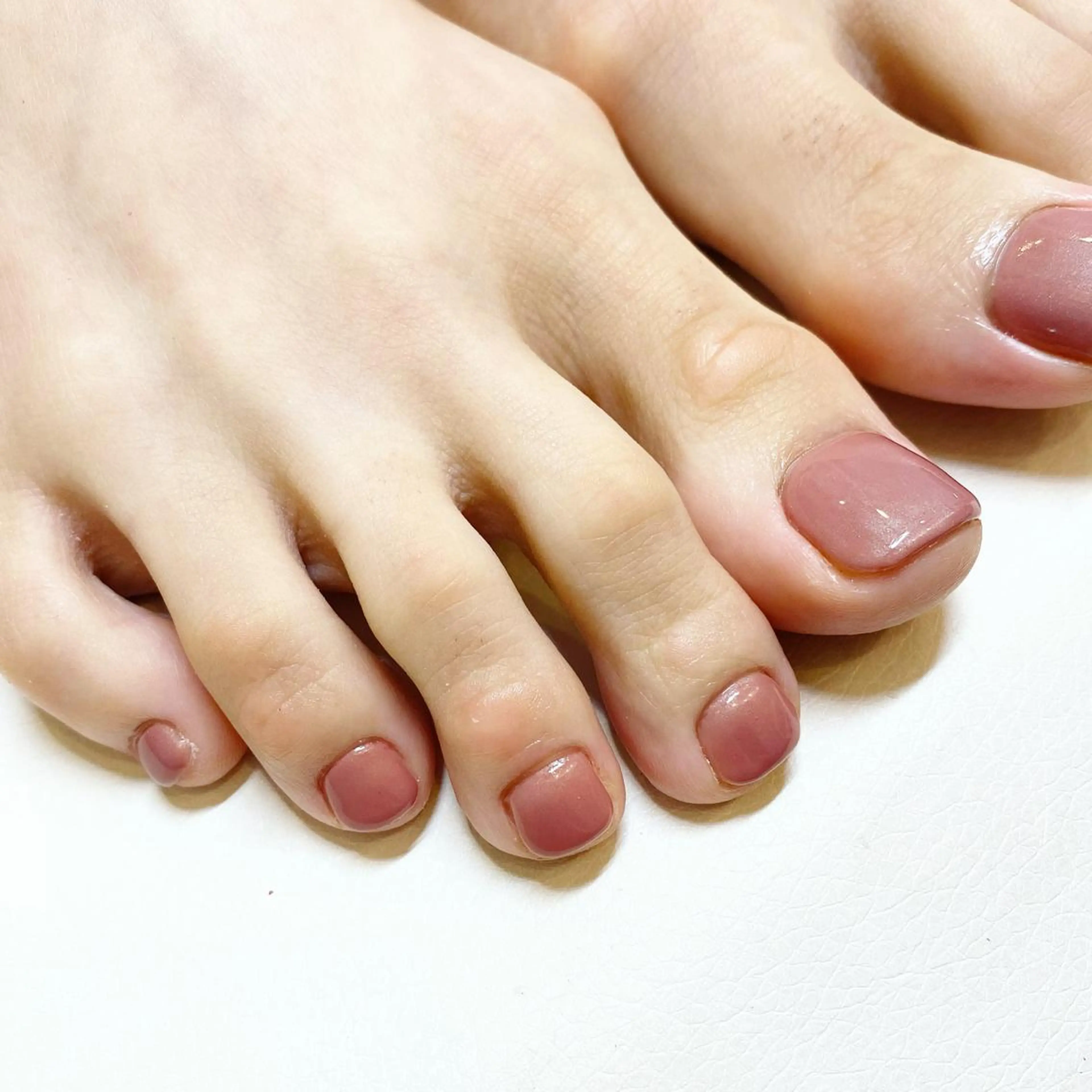 【オフあり】フットワンカラー🦶角質ケア10分付き🛁新宿三丁目御苑の写真