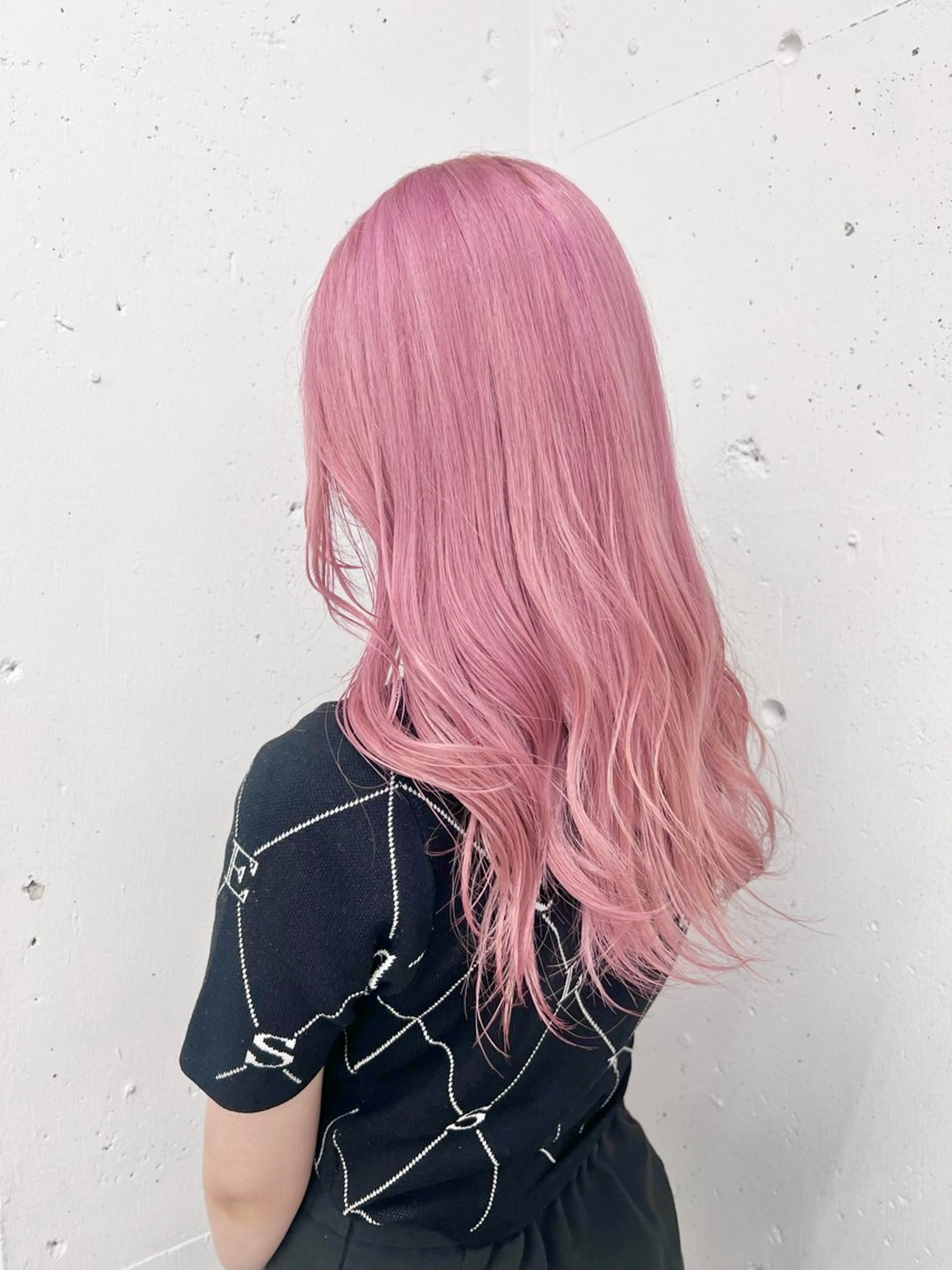 セミロング カラー ピンクカラー レイヤーカット MONIQA原宿所属・24時間受付🌈ブリ ーチ特化RYUTOのヘアスタイル