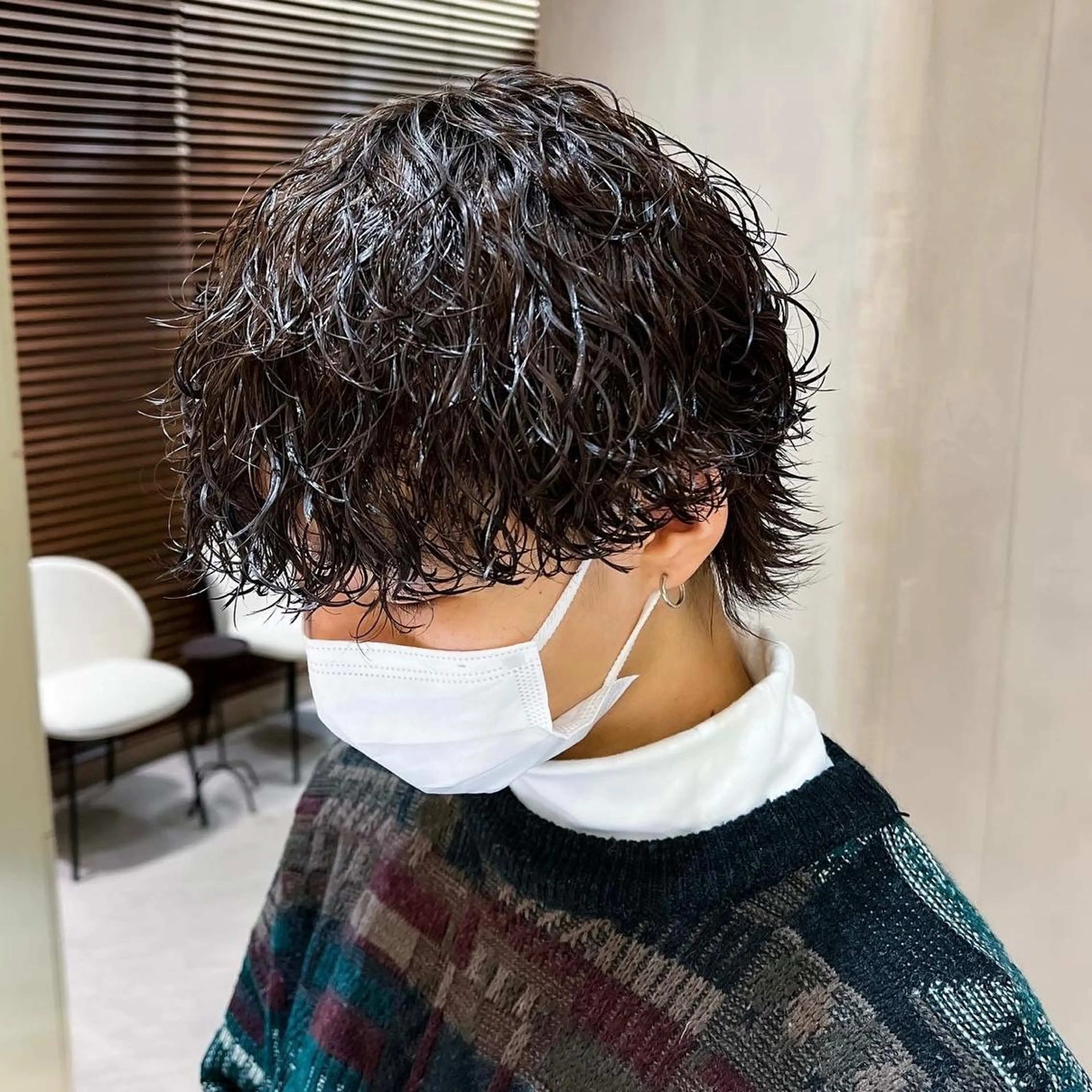 ミディアム パーマ メンズ ミディアムパーマ メンズパーマ ツイストスパイラルパーマ 波巻きパーマ メンズウルフカット カット パーマ トリートメント 波巻きスパイラルパー マ/シャドウパーマ駿のヘアスタイル