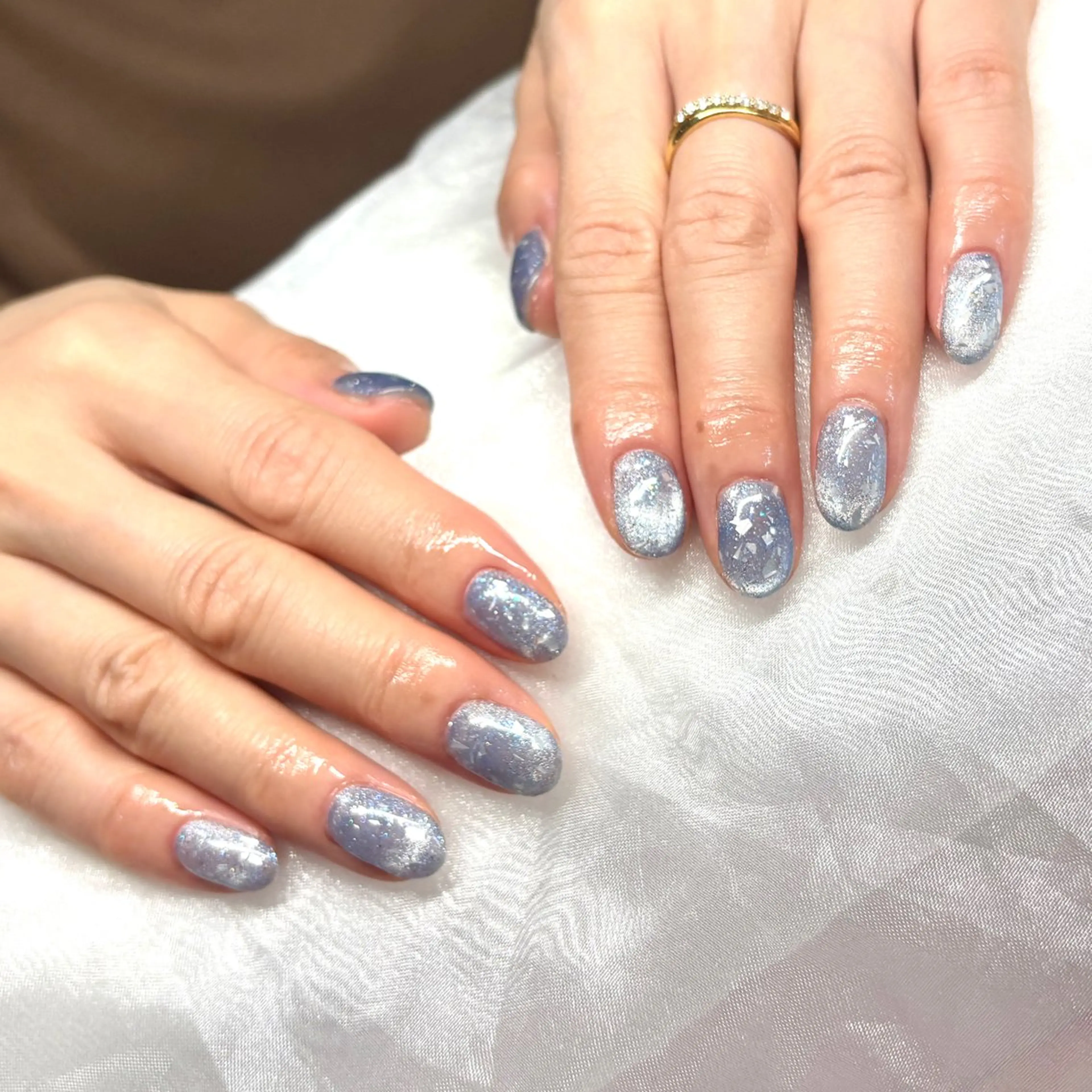 ネイル ブルー キラキラネイル ラメ(グリッター) マグネットネイル ハンドネイル HEAVEN BEAUTY  & NAIL SALON所属・馬詰 にゅんのネイルデザイン