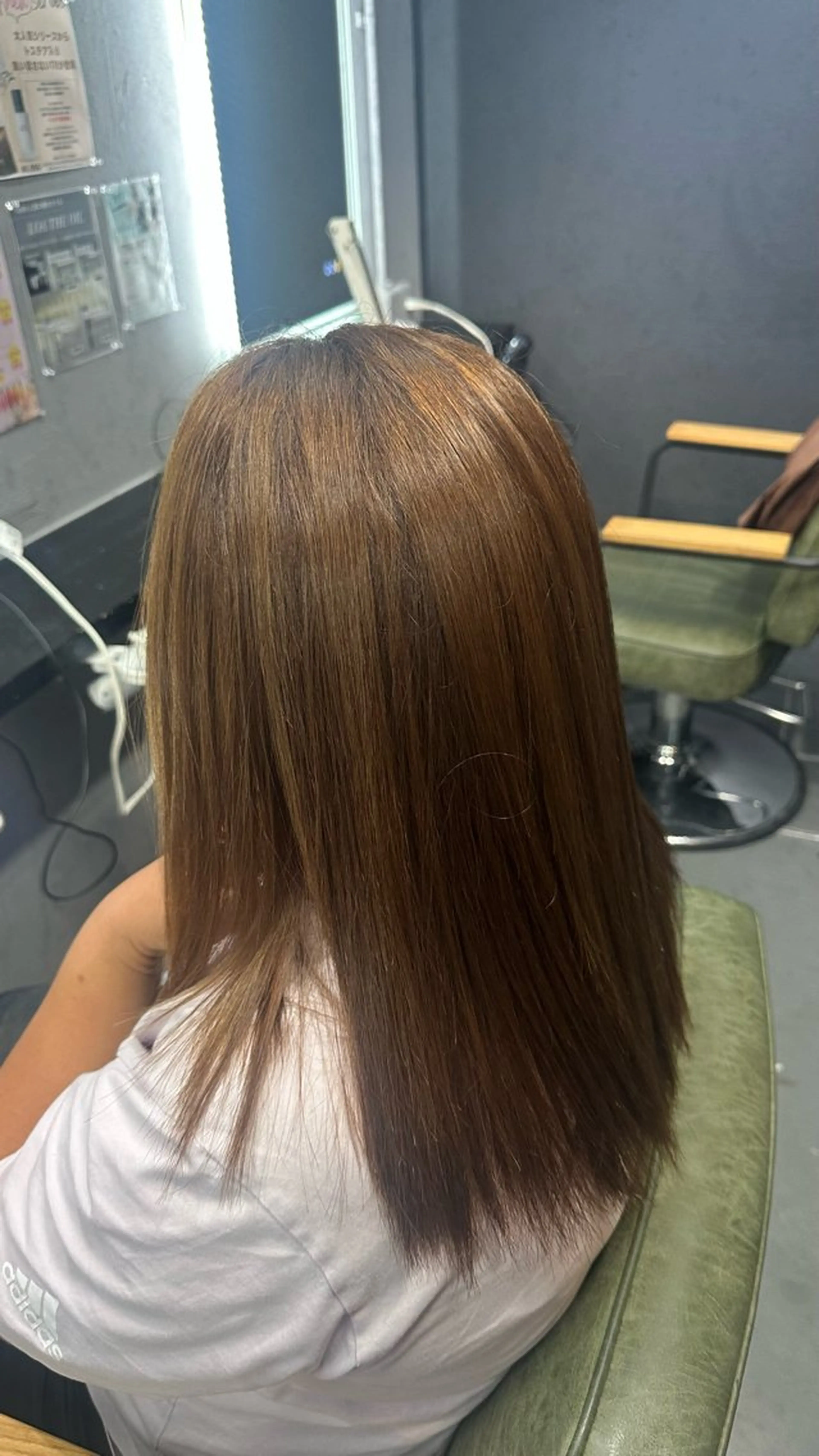 セミロング ヘアカラー トリートメント 出崎 風果のヘアスタイル