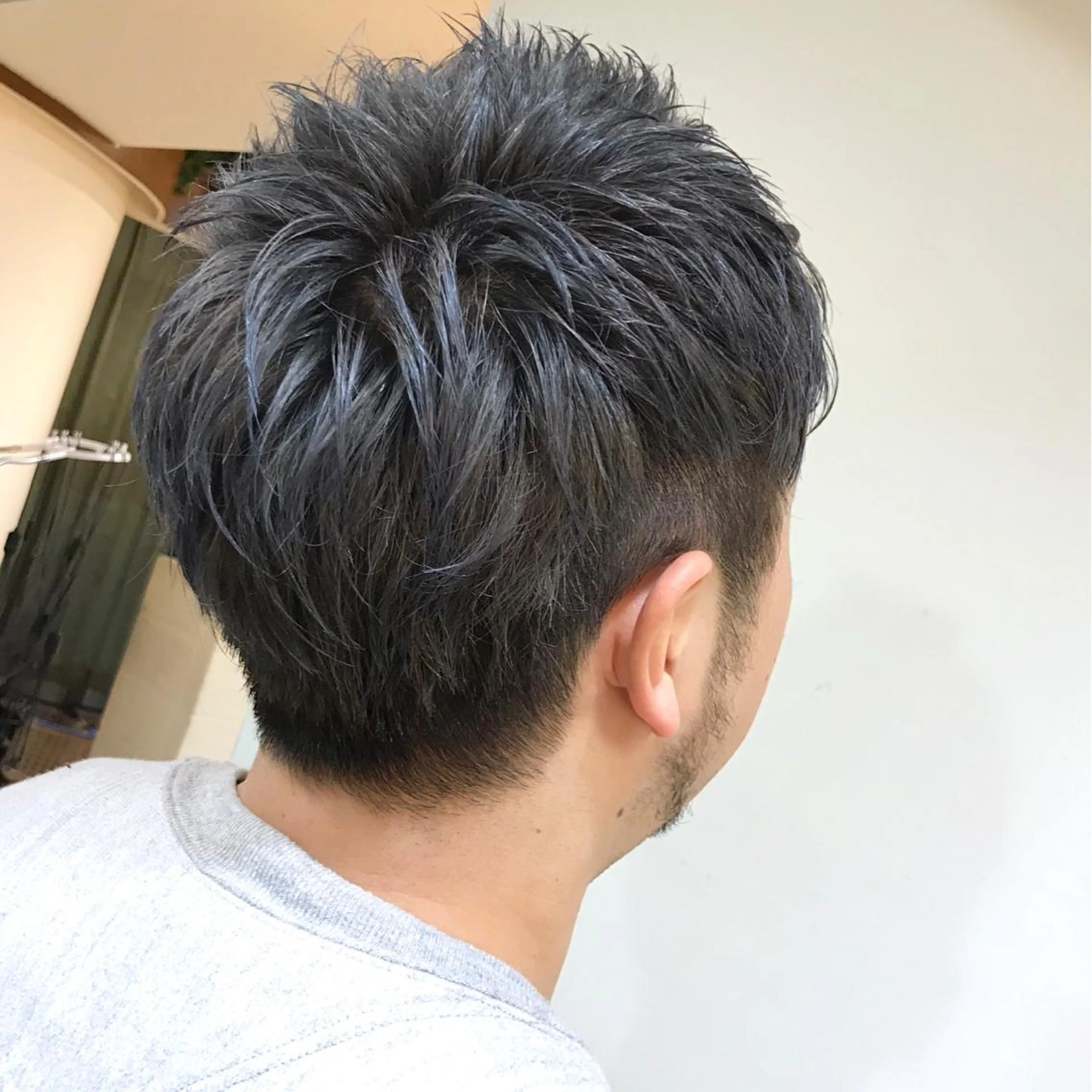 ショート カラー メンズ メンズブリーチ アッシュ ブリーチ シルバー 鈴木 美穂のヘアスタイル