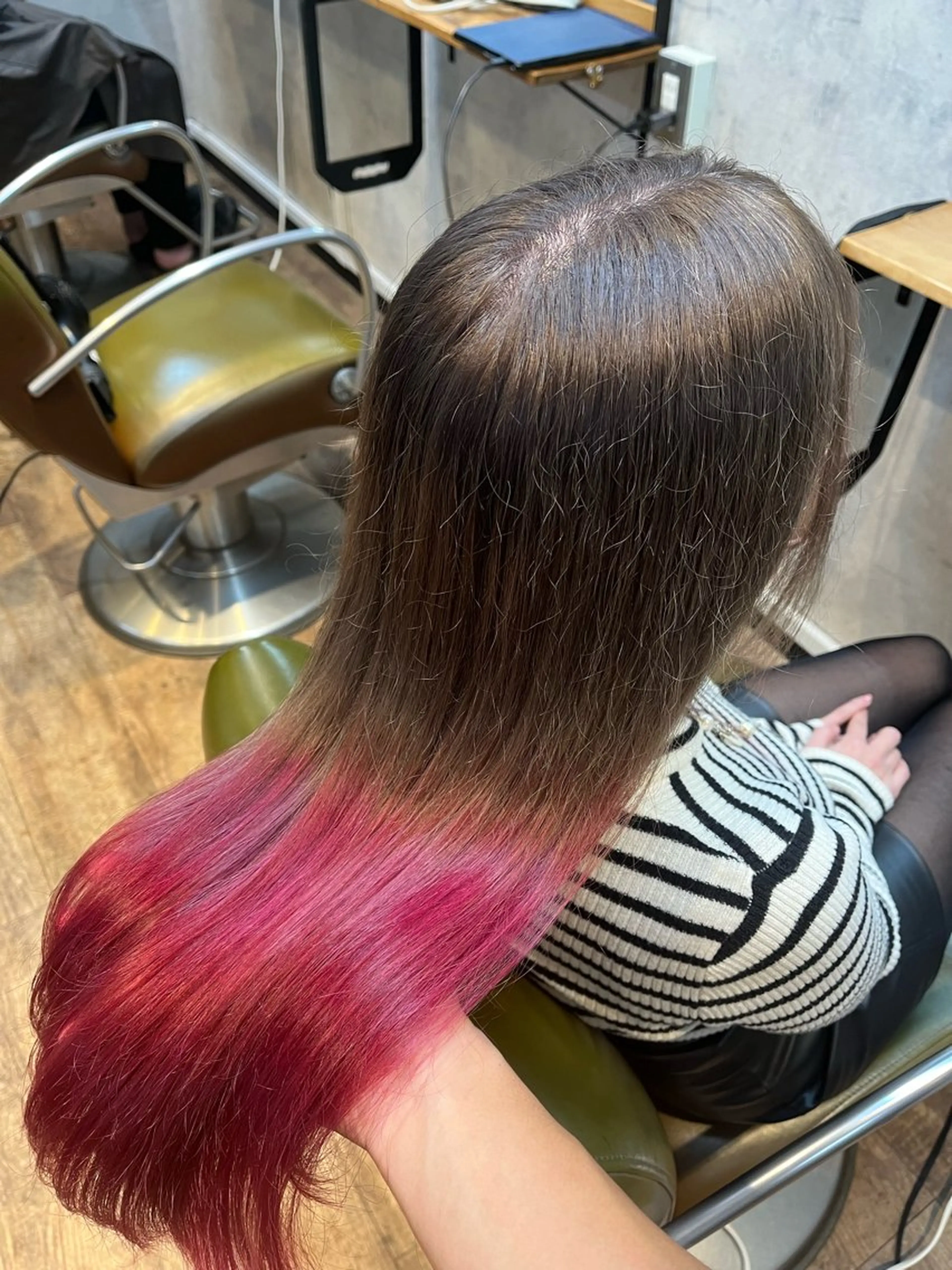 ロング カラー グラデーションカラー ピンクカラー 松井 敬太郎のヘアスタイル