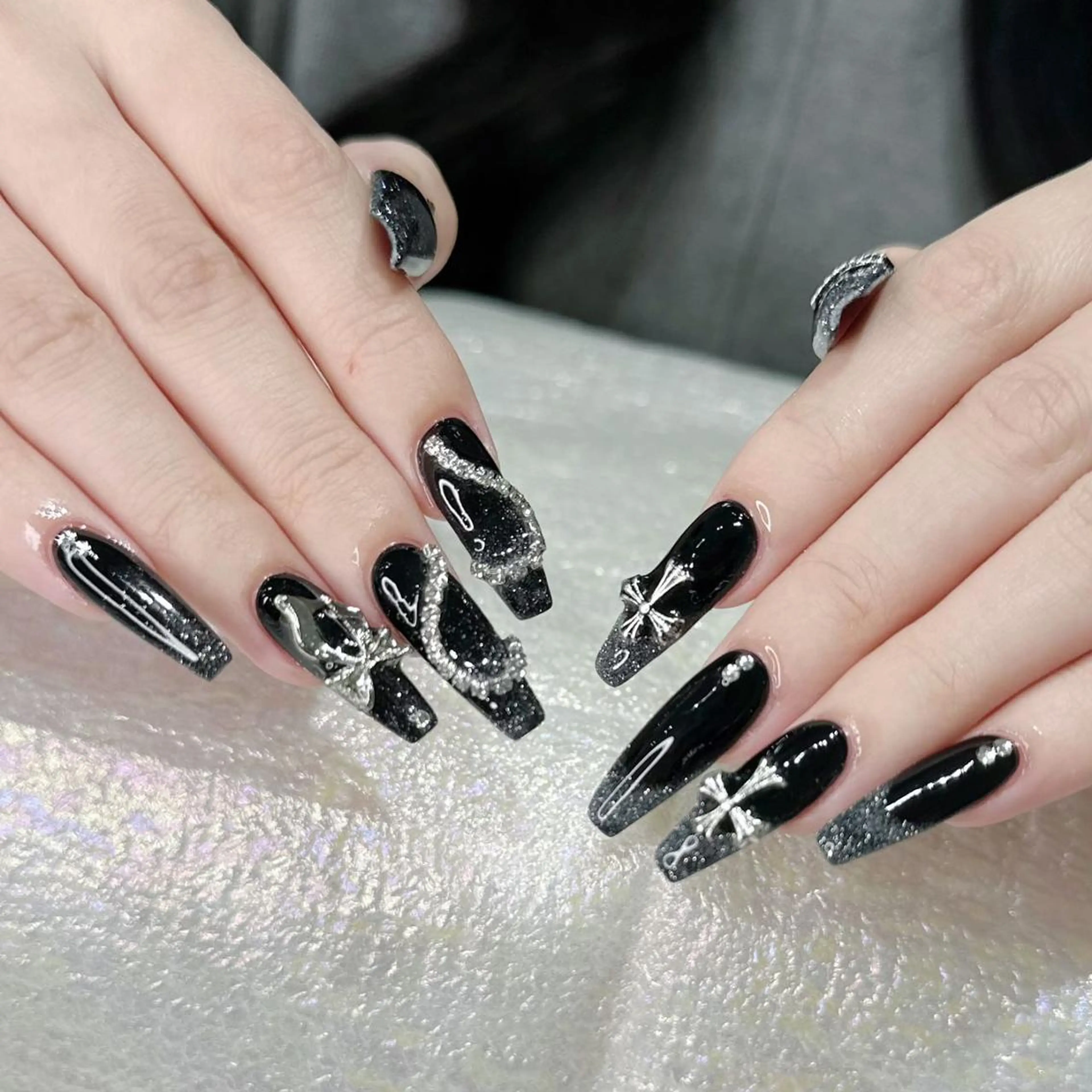 ネイル アートネイル 長さ出し ネイルチップ Queens テイのネイルデザイン