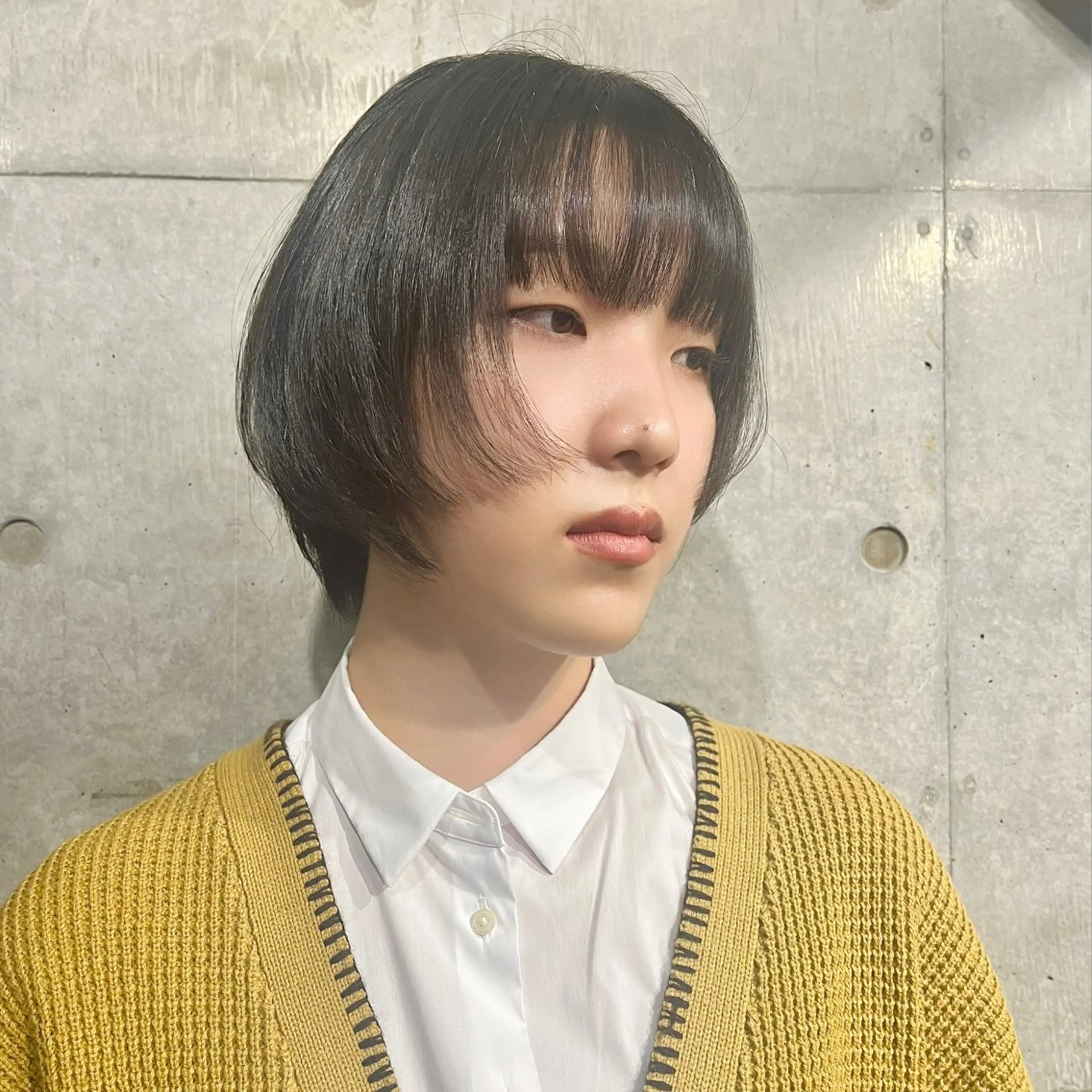 ショート カラー 黒髪 ブルーカラー ブルーブラック 顔まわりレイヤー レイヤーカット カット 藤澤 夏実/インナーカラーのヘアスタイル