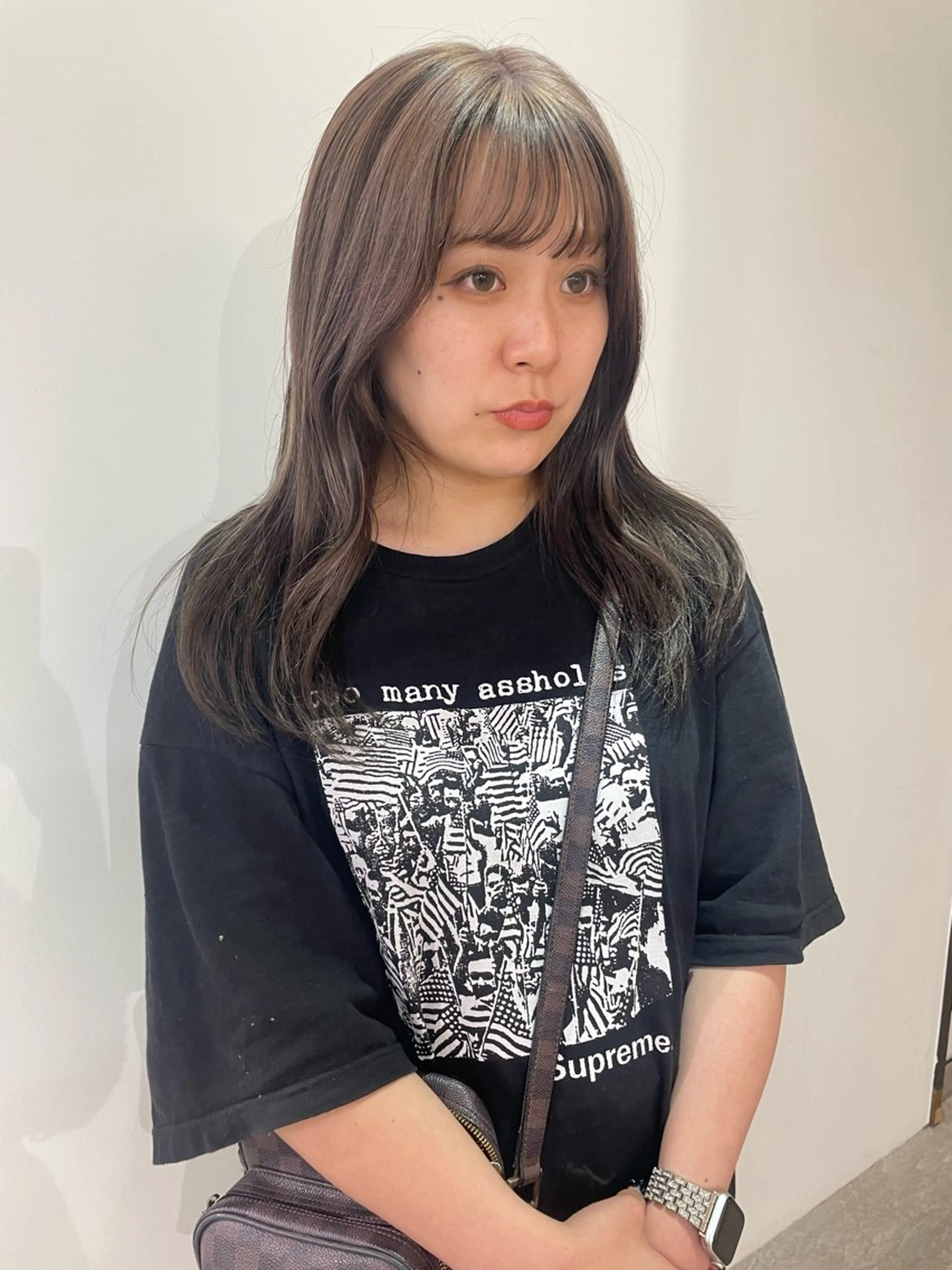 セミロング カラー ベージュカラー デザインカラー グレージュ ハイライトカラー ホワイトベージュ ヘアカラー トリートメント MIU/ルーツカラー ボブ/顔周りレイヤーのヘアスタイル