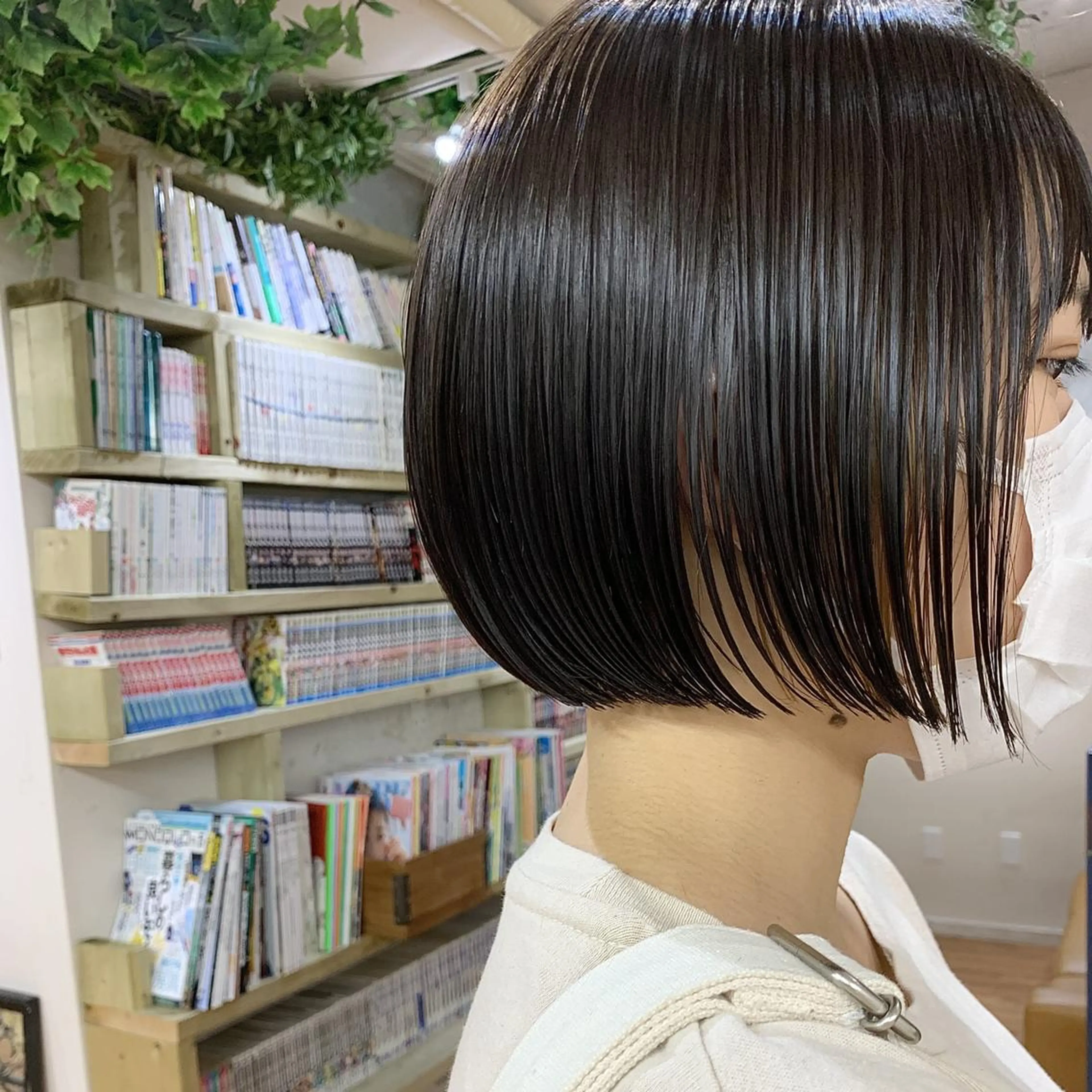 ショート カラー インナーカラー ボブ お顔まわりカット🌱 emo.村松泉綺のヘアスタイル