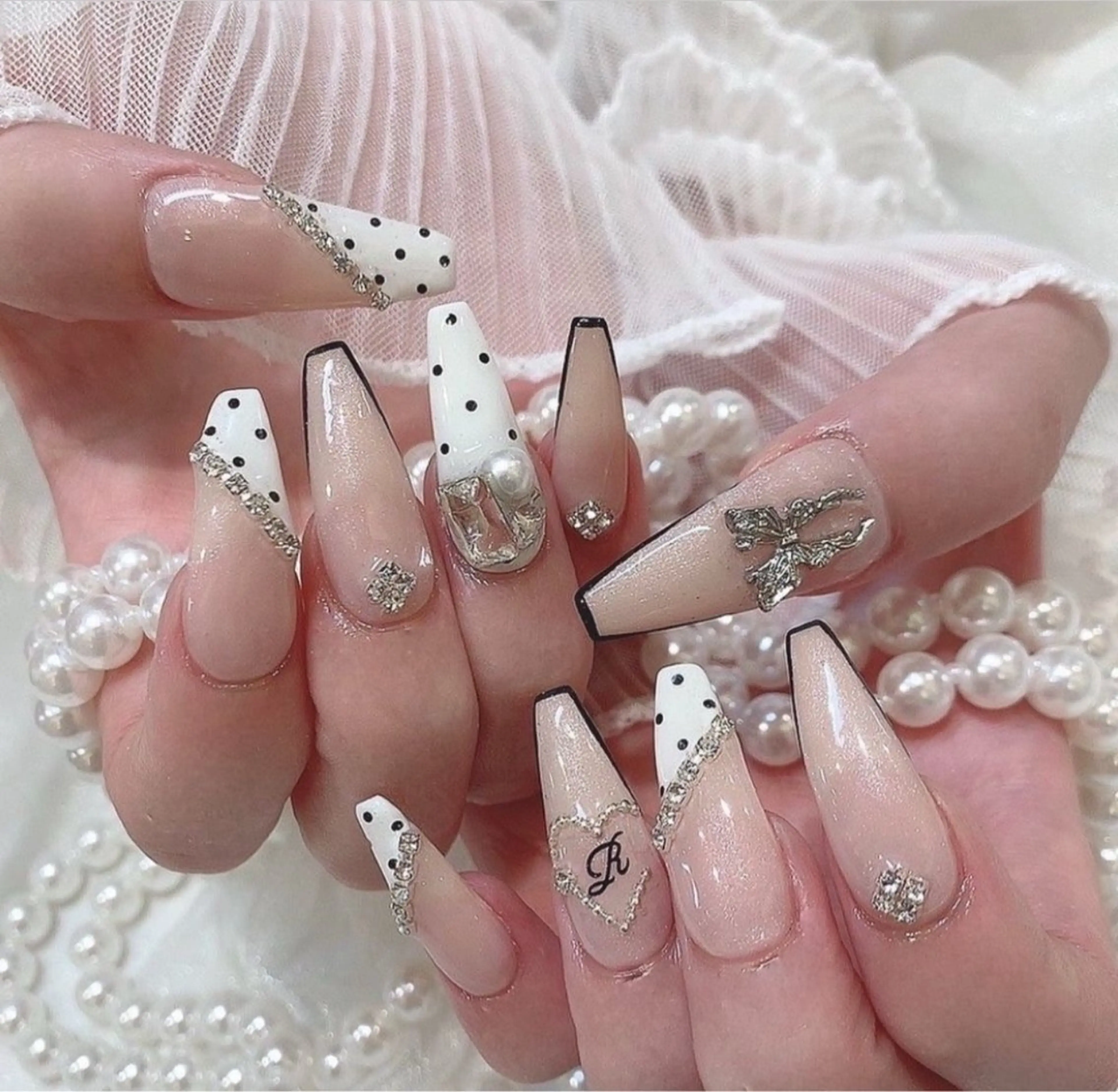 ネイル 成人式 ロングネイル マグネットネイル 大理石ネイル(マーブル) リボン ハンドネイル Amee Nailsalon所属・Amee Nailsalonのネイルデザイン