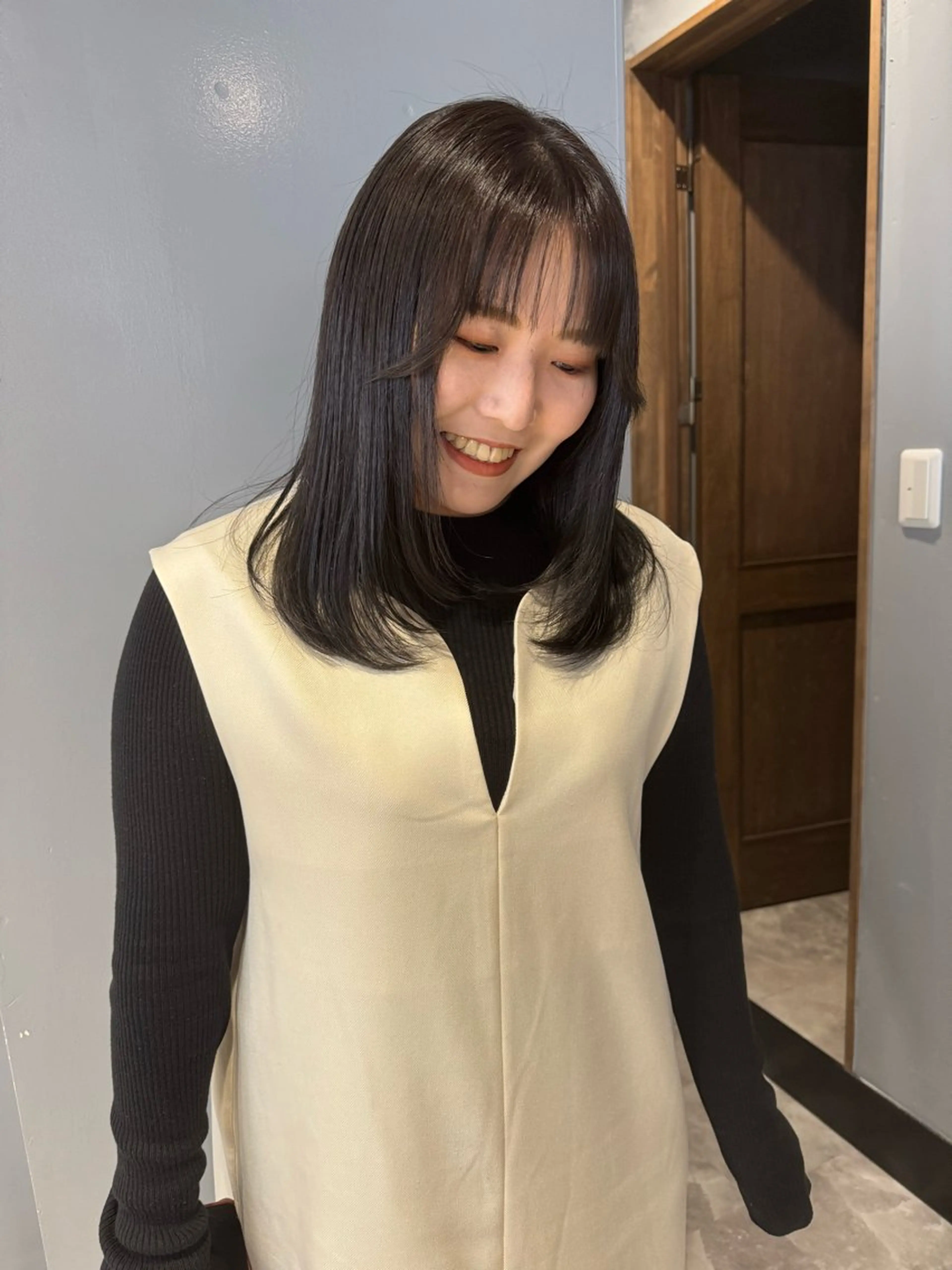 ミディアム レイヤーカット カット ヘアカラー トリートメント 画 kirikaのヘアスタイル