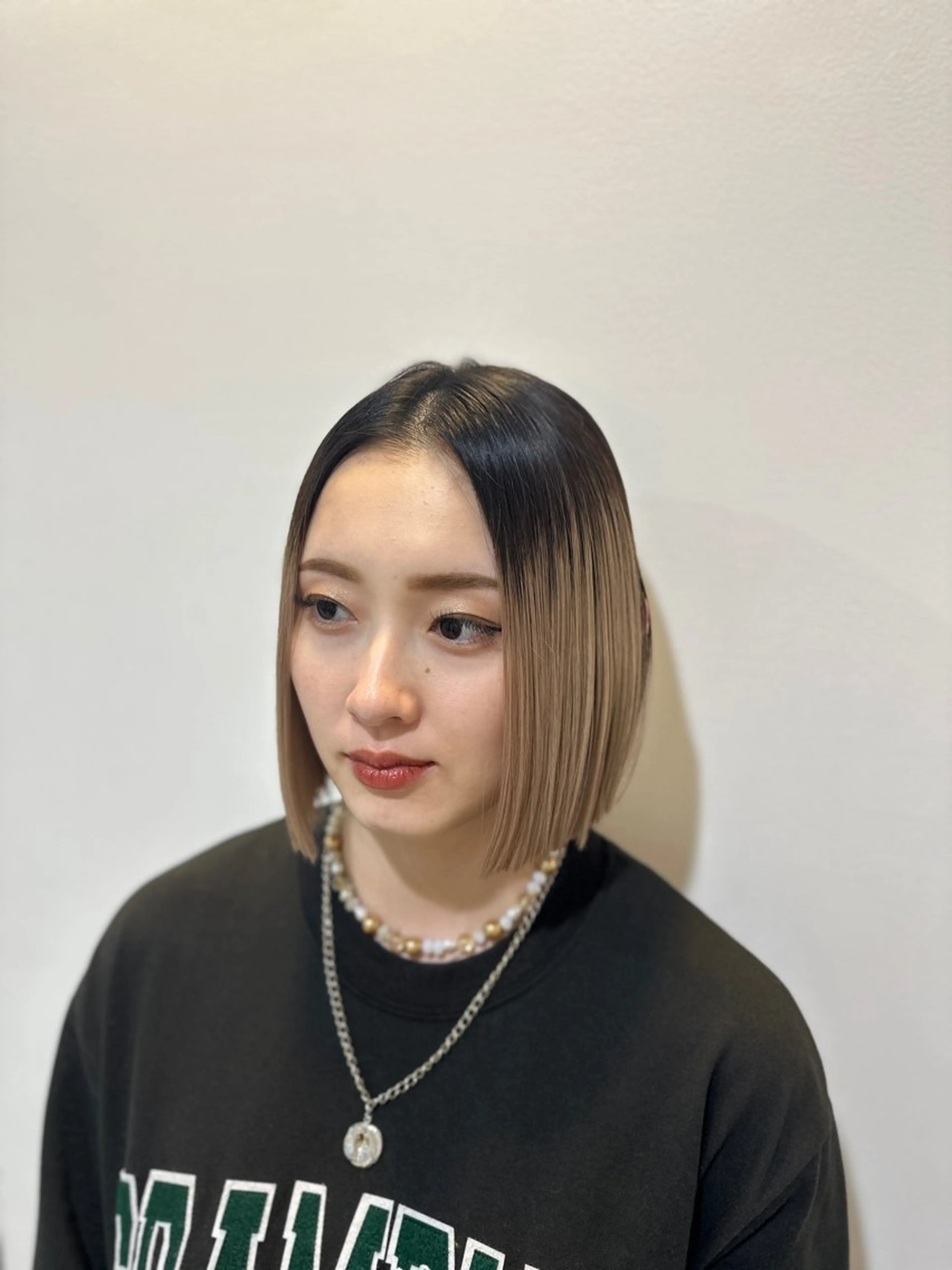 ミディアム 切りっぱなしボブ ボブ 艶カラーlayer 明日空きあり🩷🩷のヘアスタイル