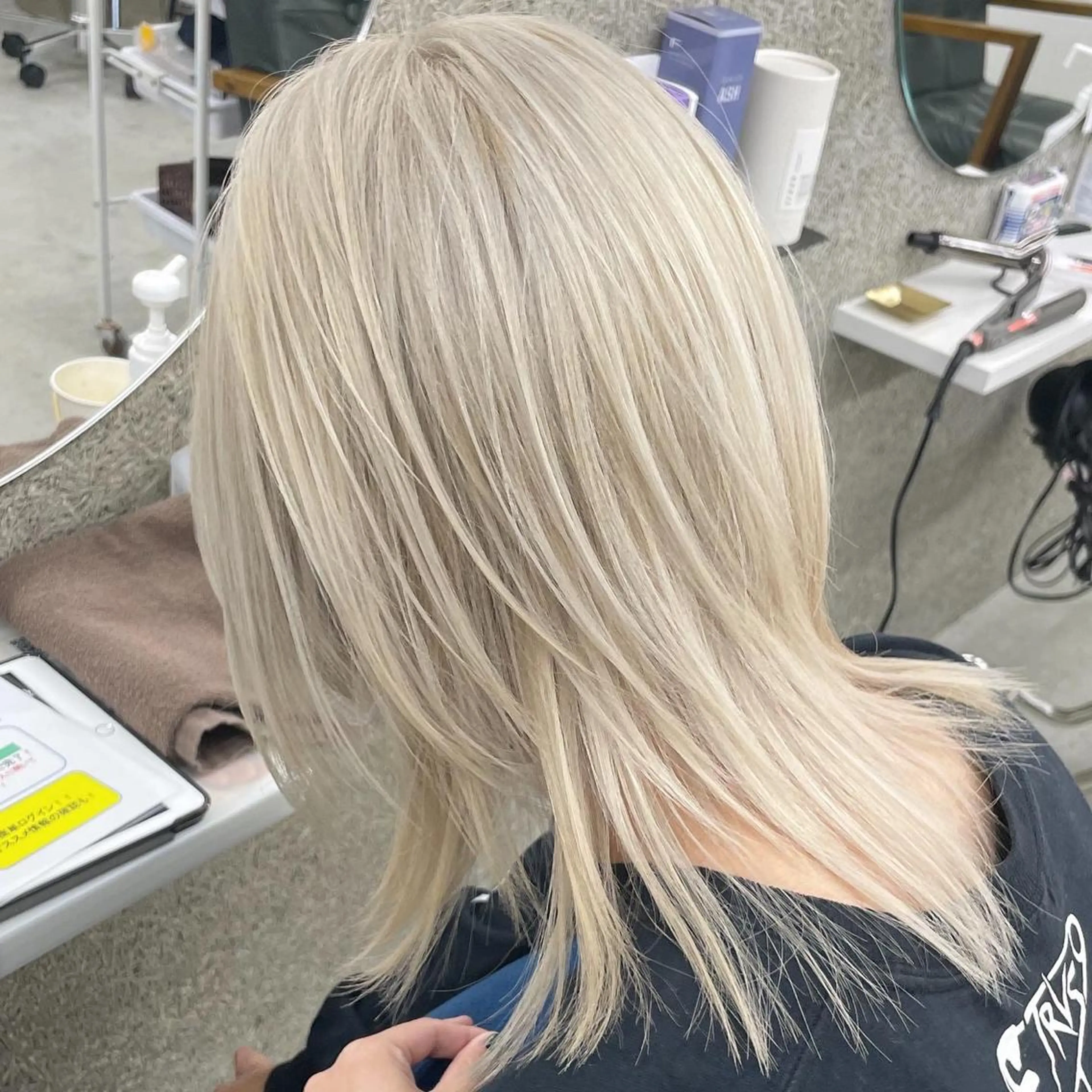 ミディアム カラー レイヤーカット ウルフカット ウルフレイヤー ヘアカラー トリートメント Lull (シェアサロンReco VIProom)所属・Lull1人美容室 バレイヤージュのヘアスタイル