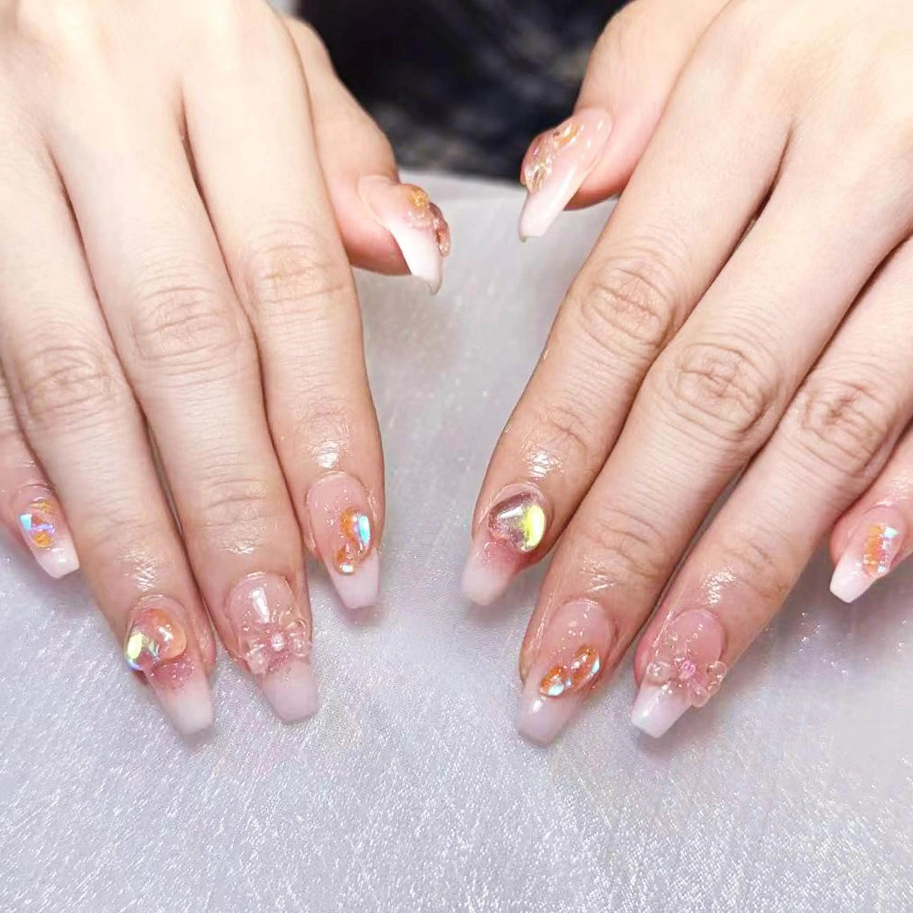 ネイル アートネイル オーロラネイル ガーリー キラキラネイル 韓国ネイル ハンドネイル DIAMOND 💅のネイルデザイン