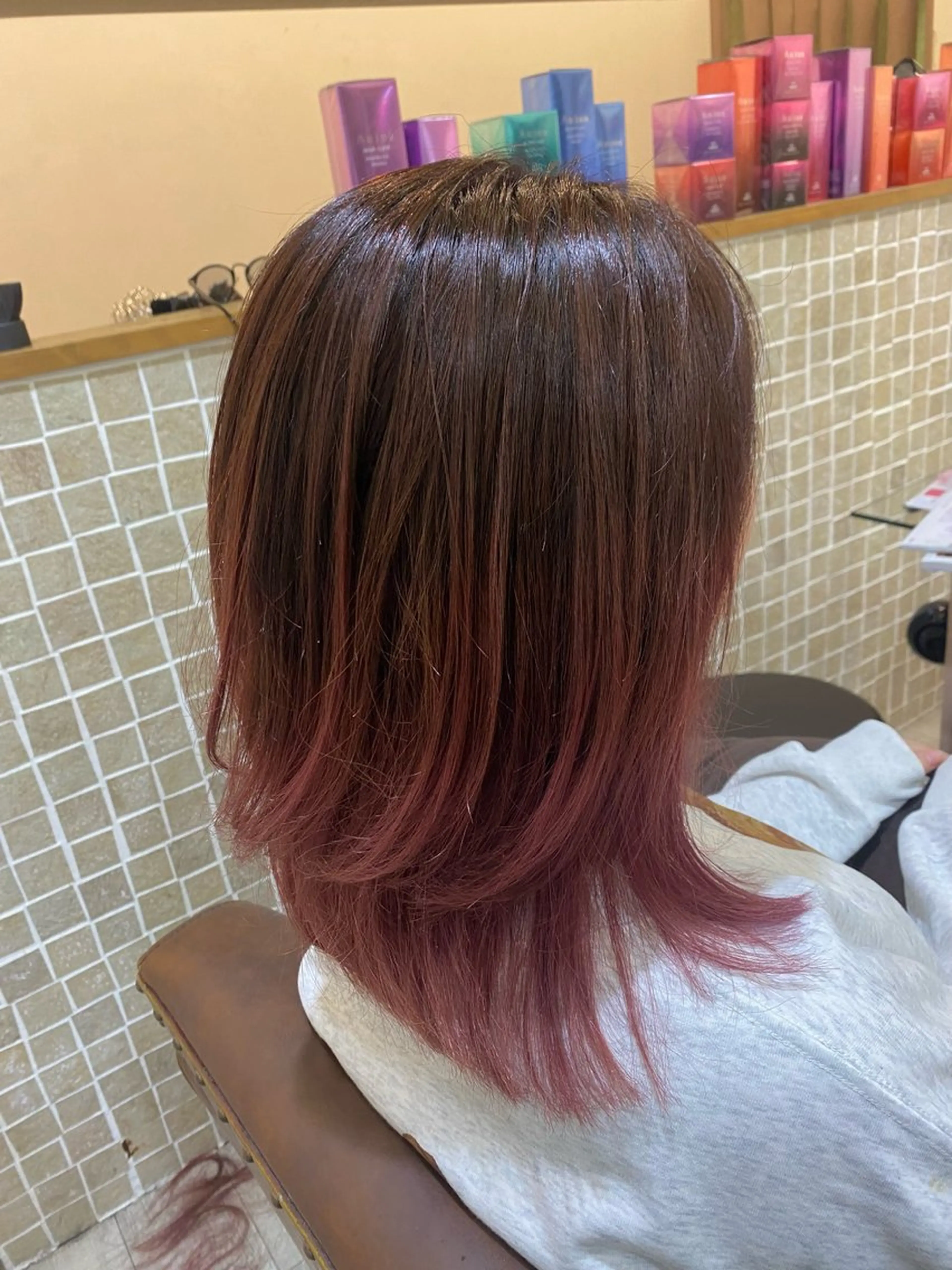 ミディアム カット ヘアカラー トリートメント Keshiki   hair design所属・くびれショート・ボブ デザインカラー特化のヘアスタイル