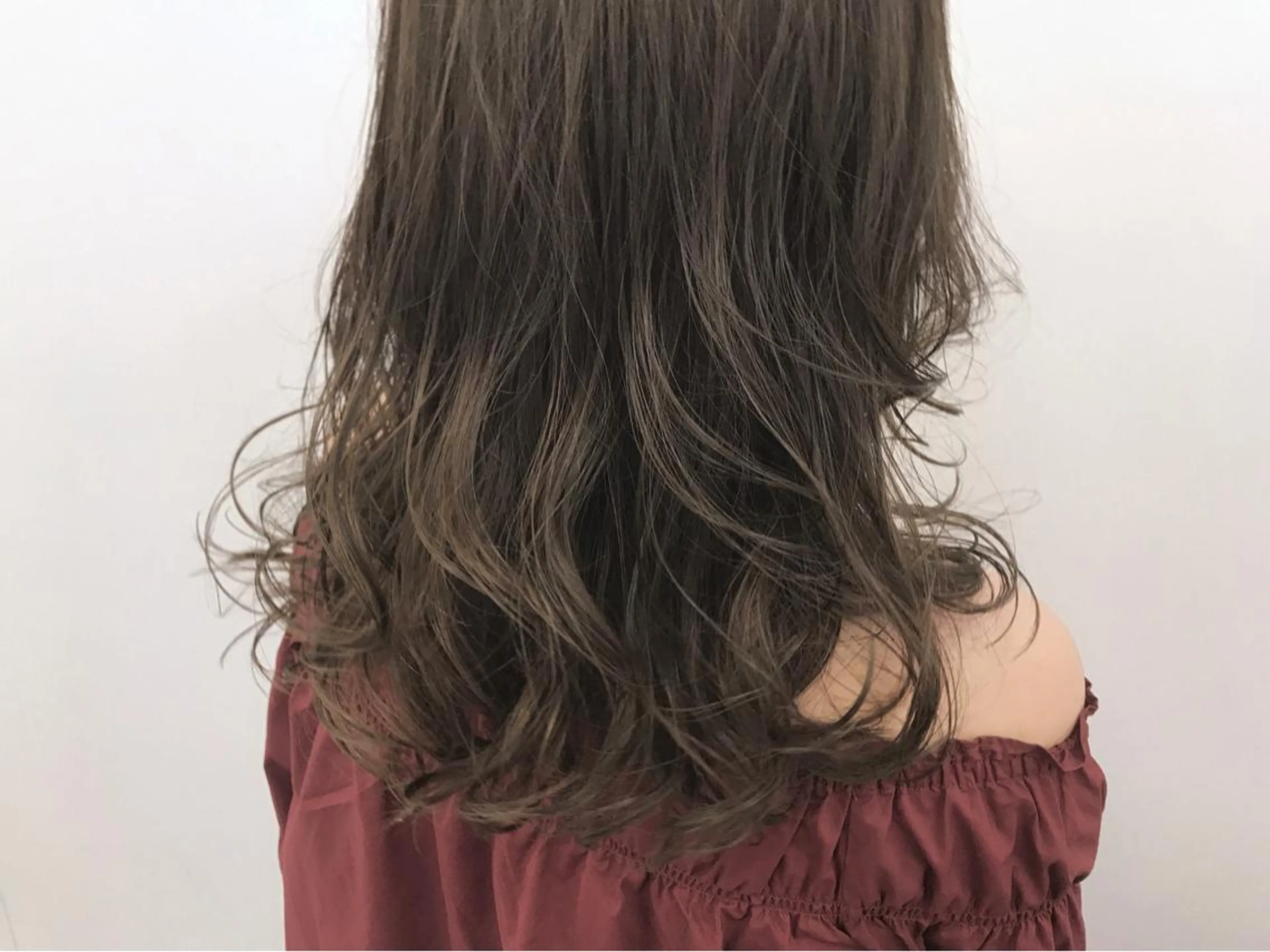 セミロング カラー グレージュ ハイトーンカラー ハイトーングレージュ Bonheur所属・光吉 洋平のヘアスタイル