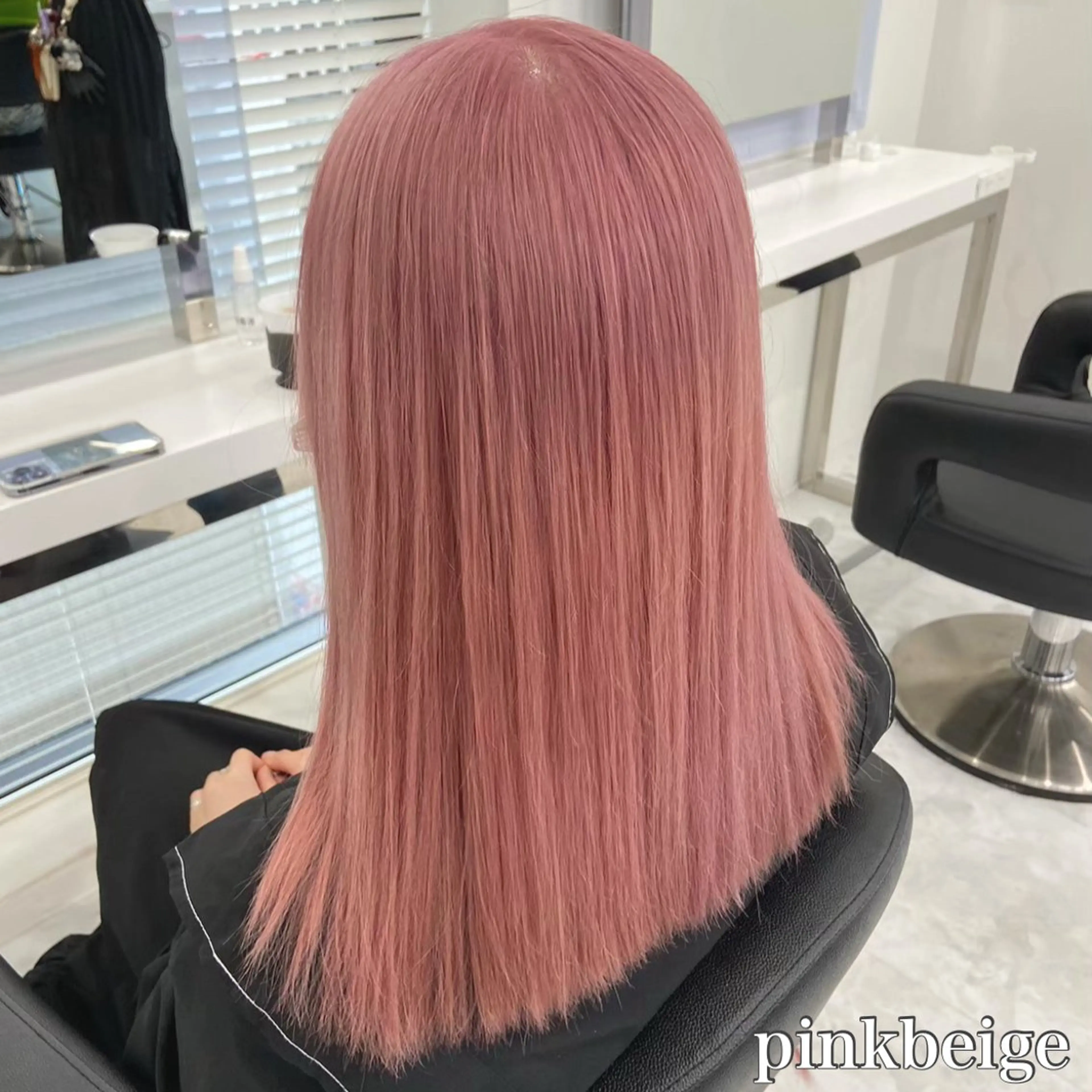 セミロング カラー ベージュカラー ピンクカラー ピンクベージュ 🩵ダメージレス艶感 ハイトーン🩷のヘアスタイル