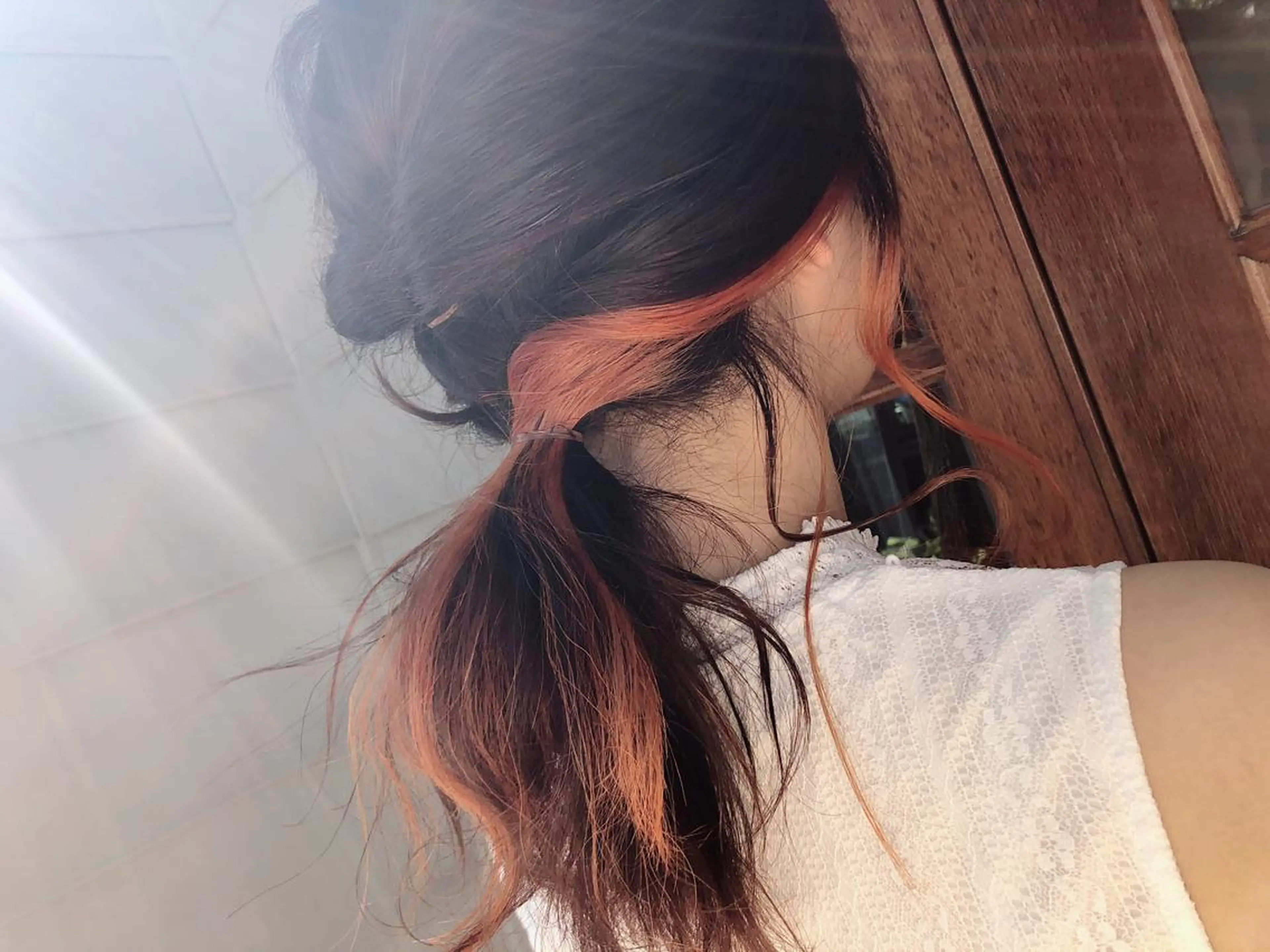 セミロング カラー ヘアアレンジ インナーカラー オレンジ 塔崎 りこのヘアスタイル
