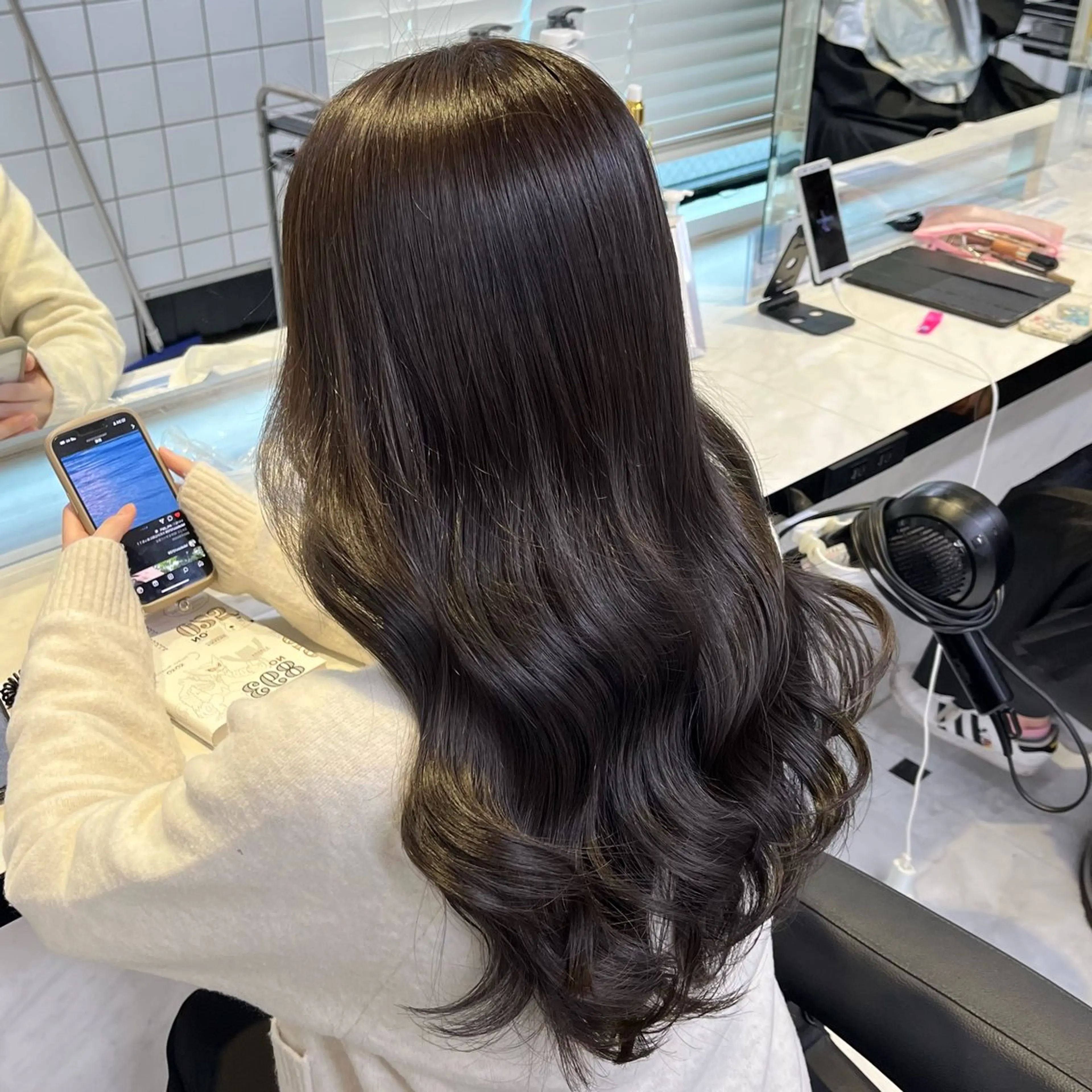 セミロング カラー ヘアアレンジ 🍒透明感カラー🌨 🥕ハイトーンカラーのヘアスタイル
