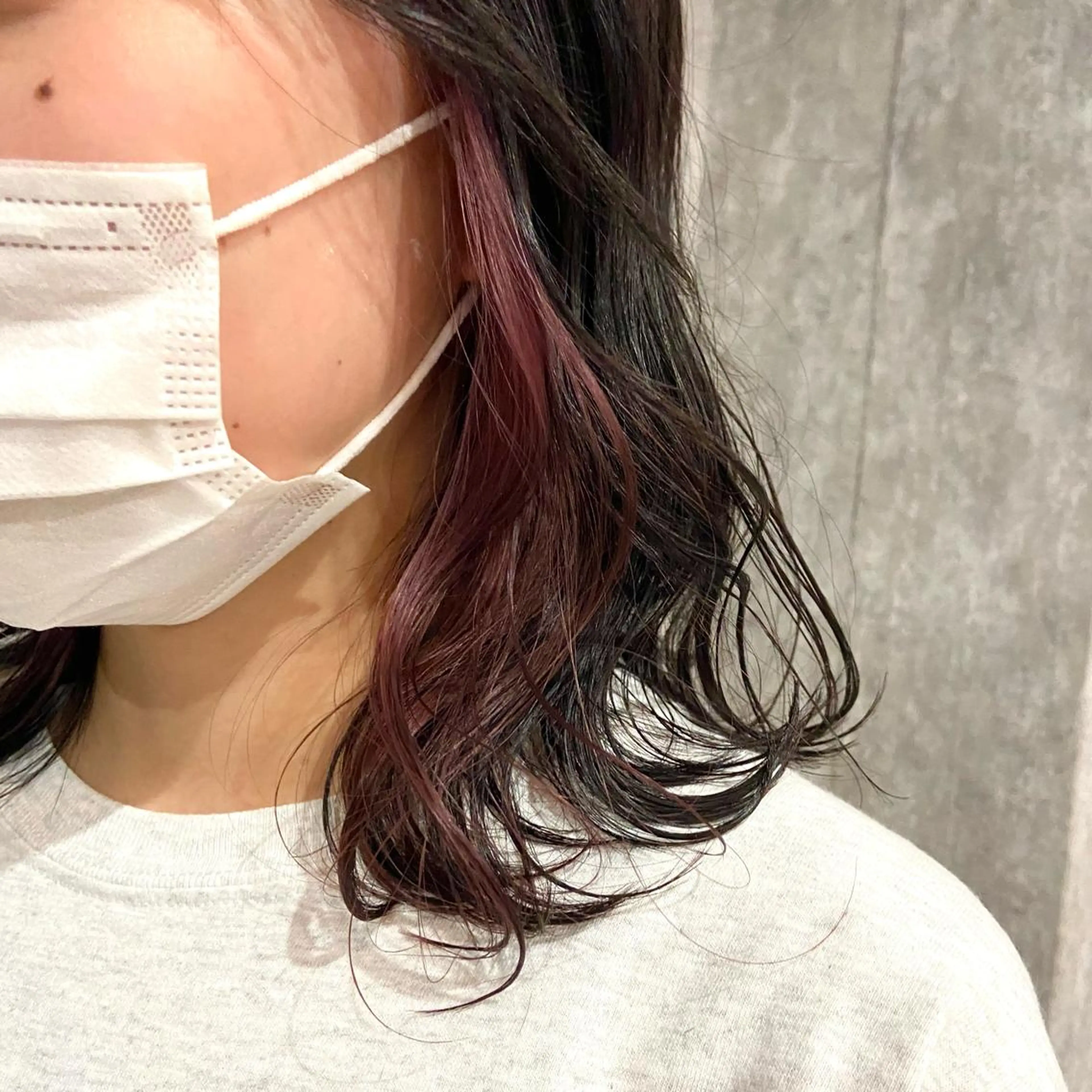 ミディアム カラー ヘアアレンジ インナーカラー ピンクカラー バイオレットカラー TIDEHAIR SHIHOのヘアスタイル