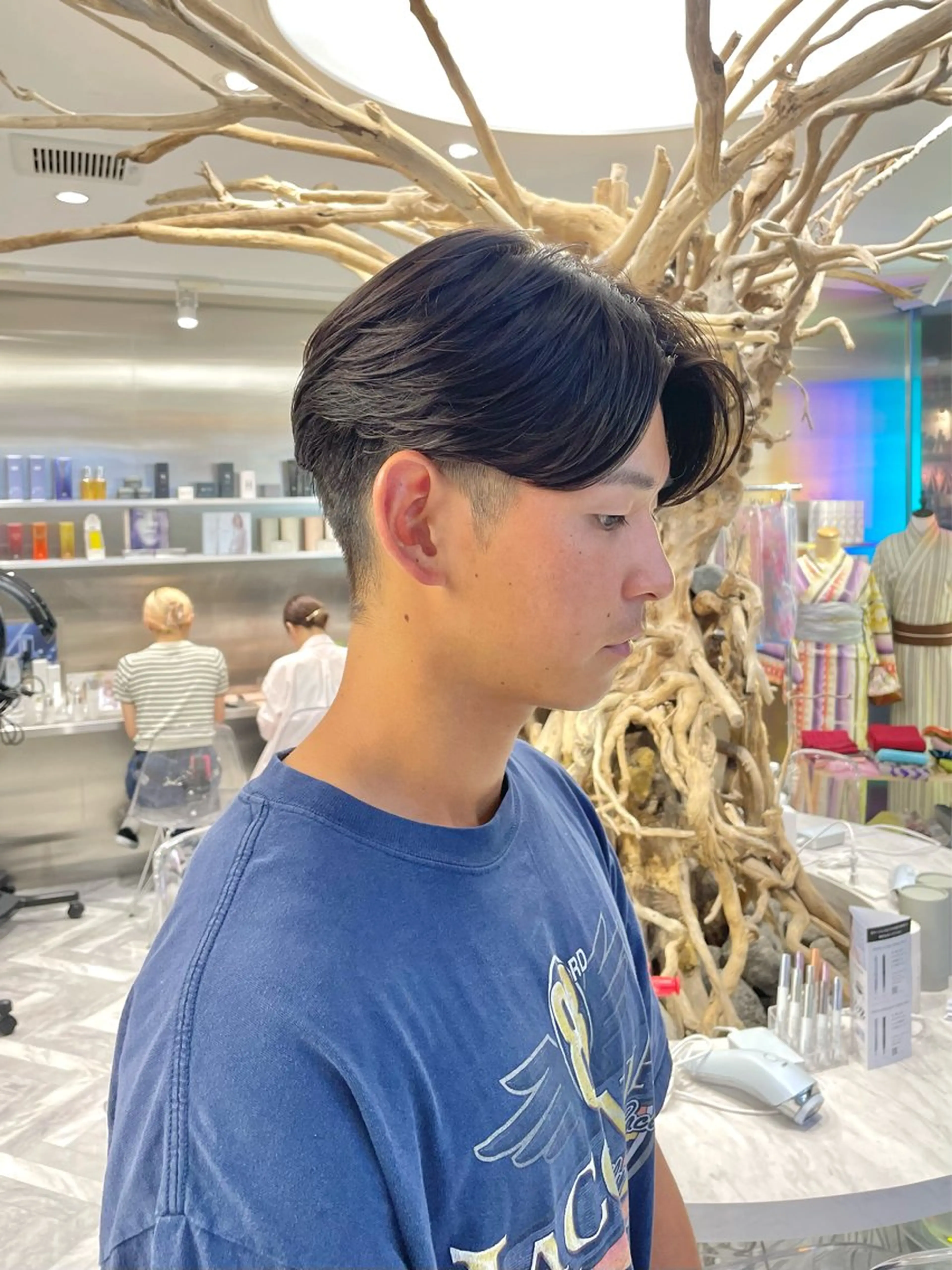 ショート パーマ メンズ センターパート フェザーパーマ カルマパーマ メンズパーマ ニュアンスパーマ カット パーマ カラーモデル⚡️ REONのヘアスタイル