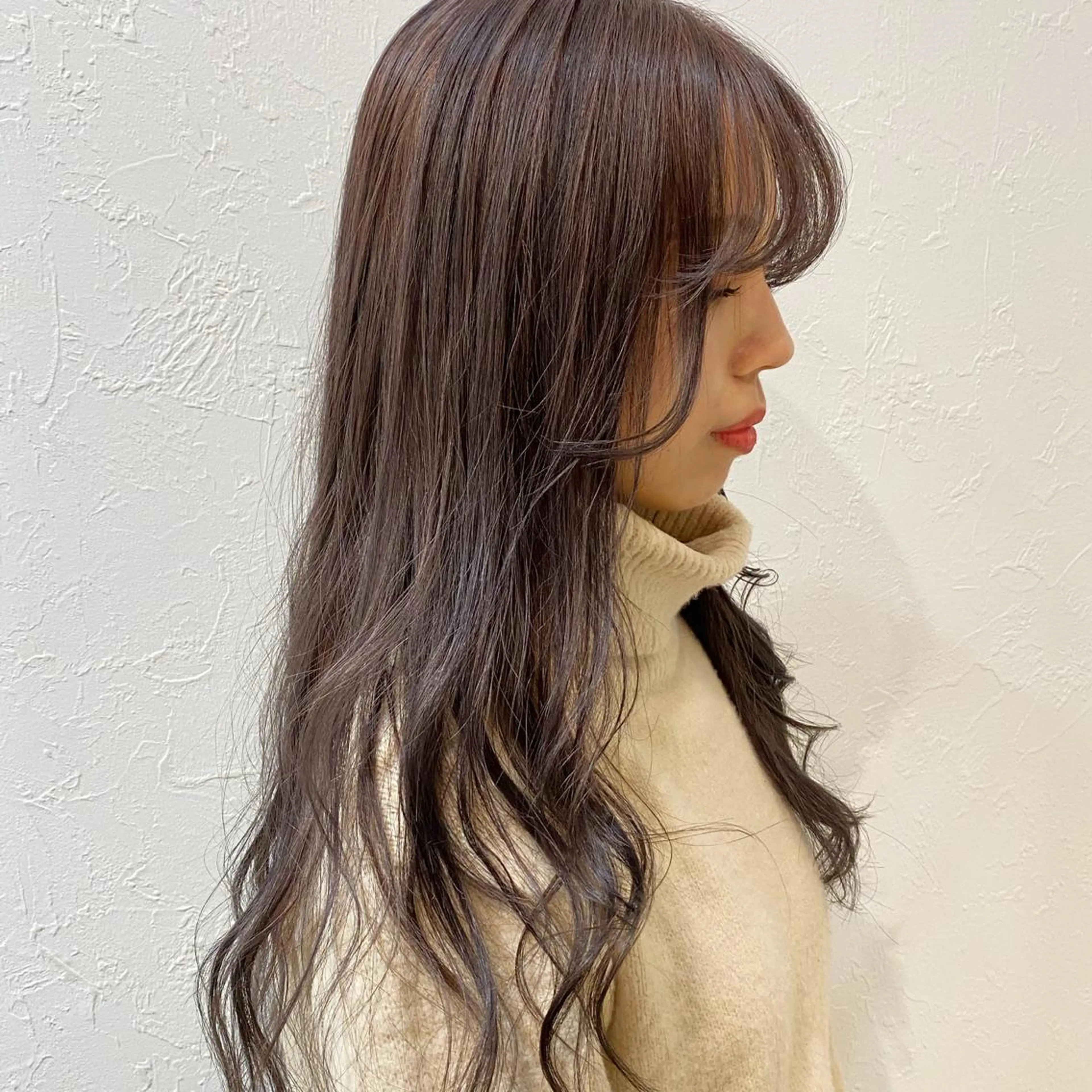 ロング ブリーチなしカラー レイヤーカットのヘアスタイル